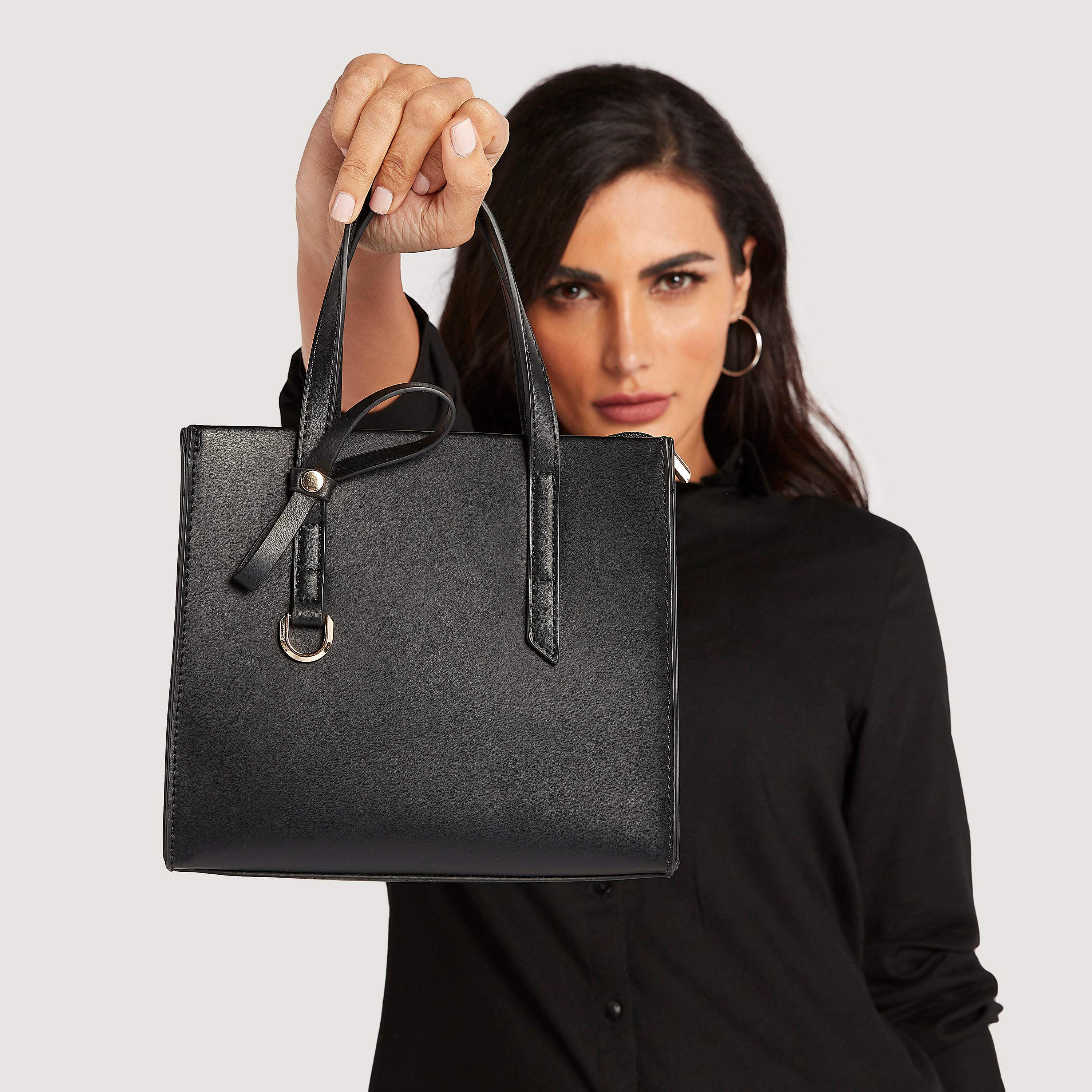 شنطة توتي سادة بسحّاب إغلاق ومقابض مزدوجة-women-bagsandwallets-handbags-image-4