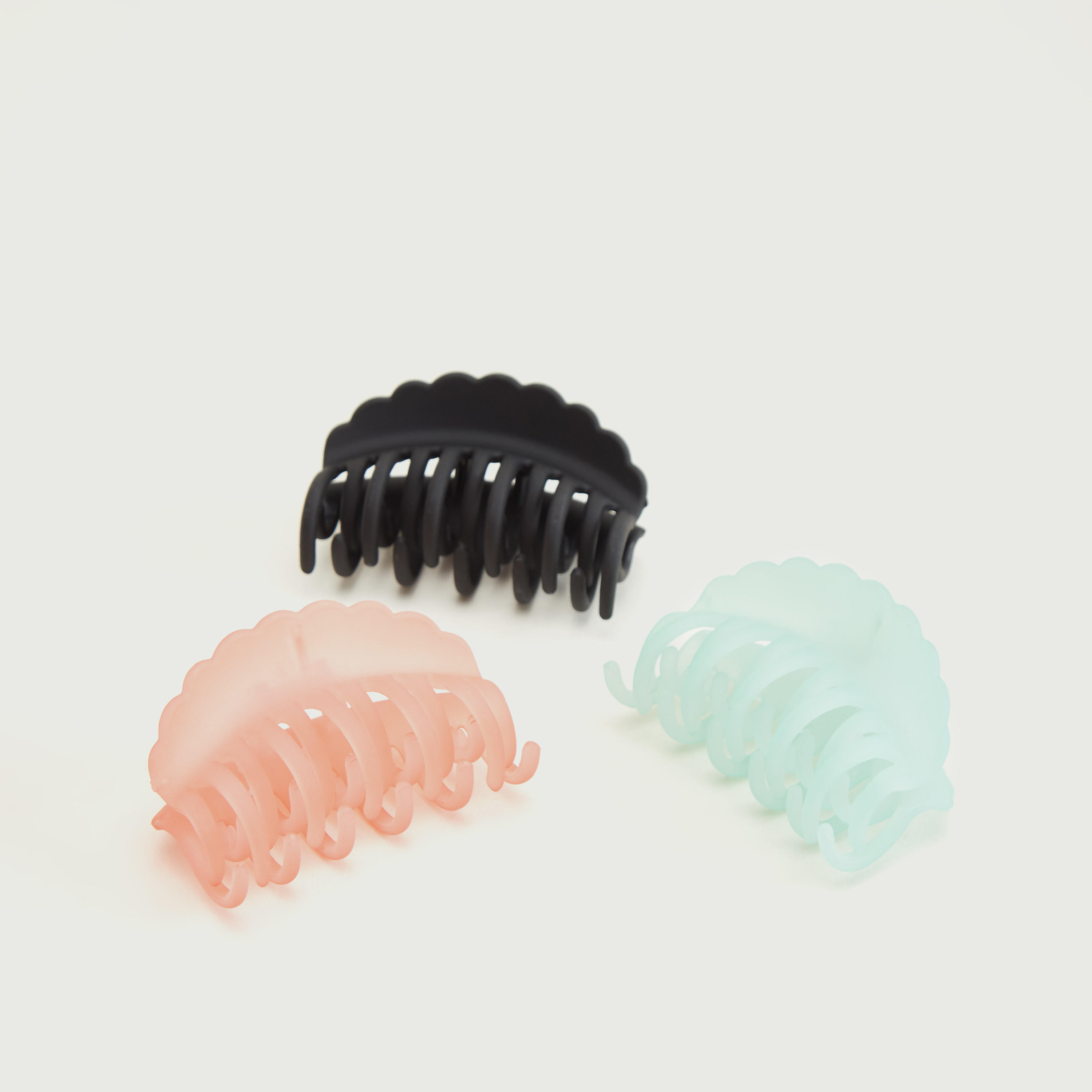 مشبك شعر بأطراف صدفيّة - طقم من 3 قطع-women-hairaccessories-image-1