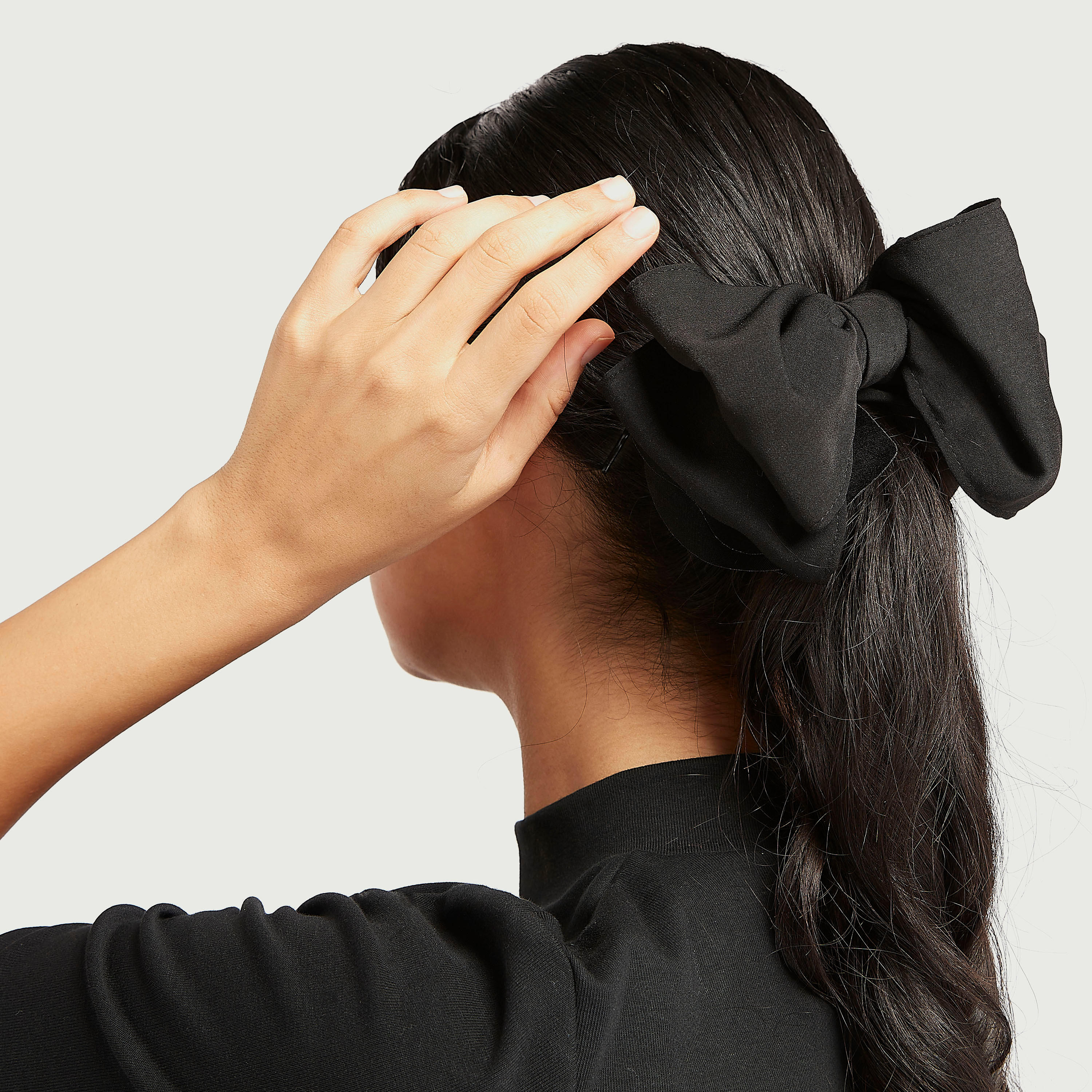 مشبك شعر قماشي بتفاصيل فيونكة-women-hairaccessories-image-3