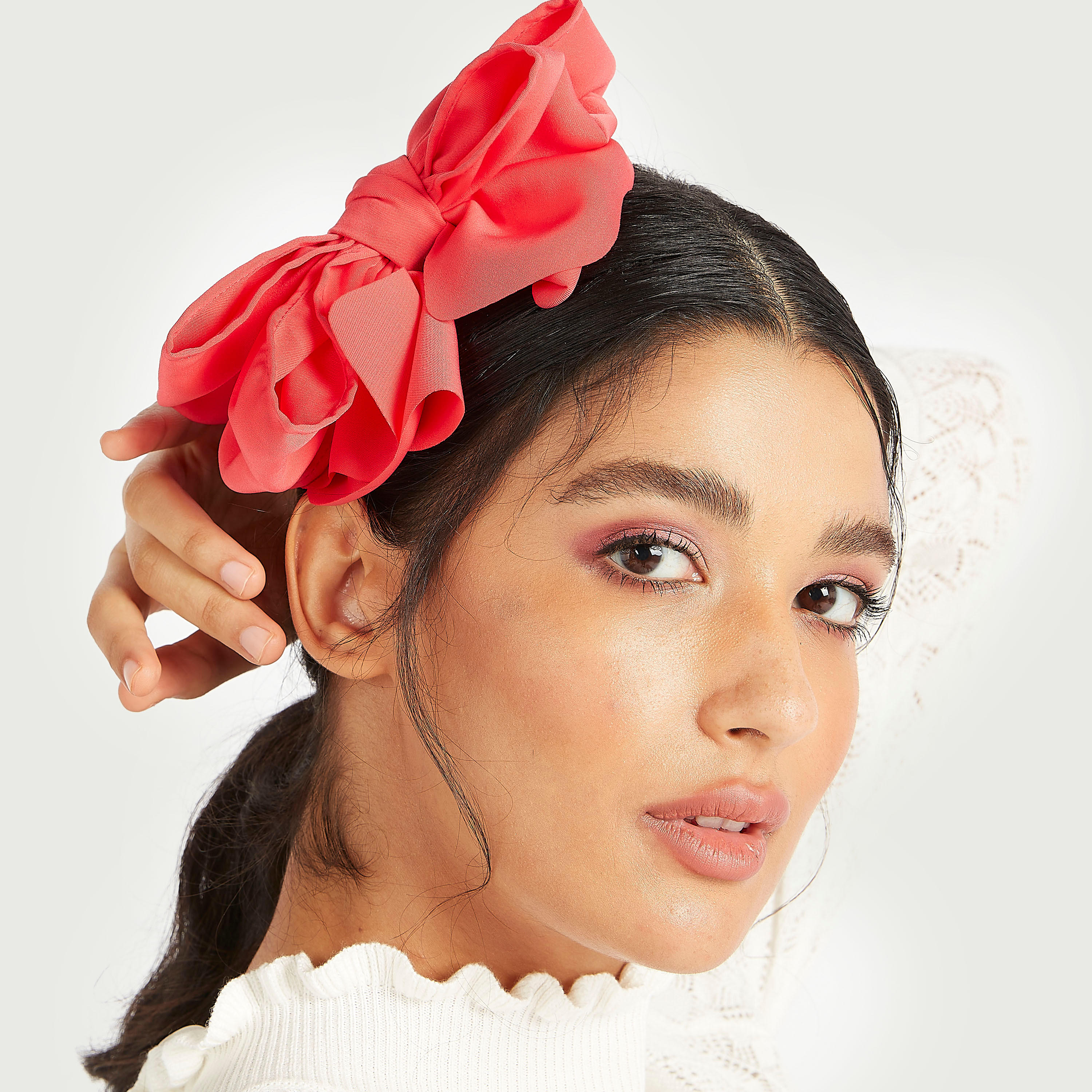 مشبك شعر قماشي بتفاصيل فيونكة-women-hairaccessories-image-2