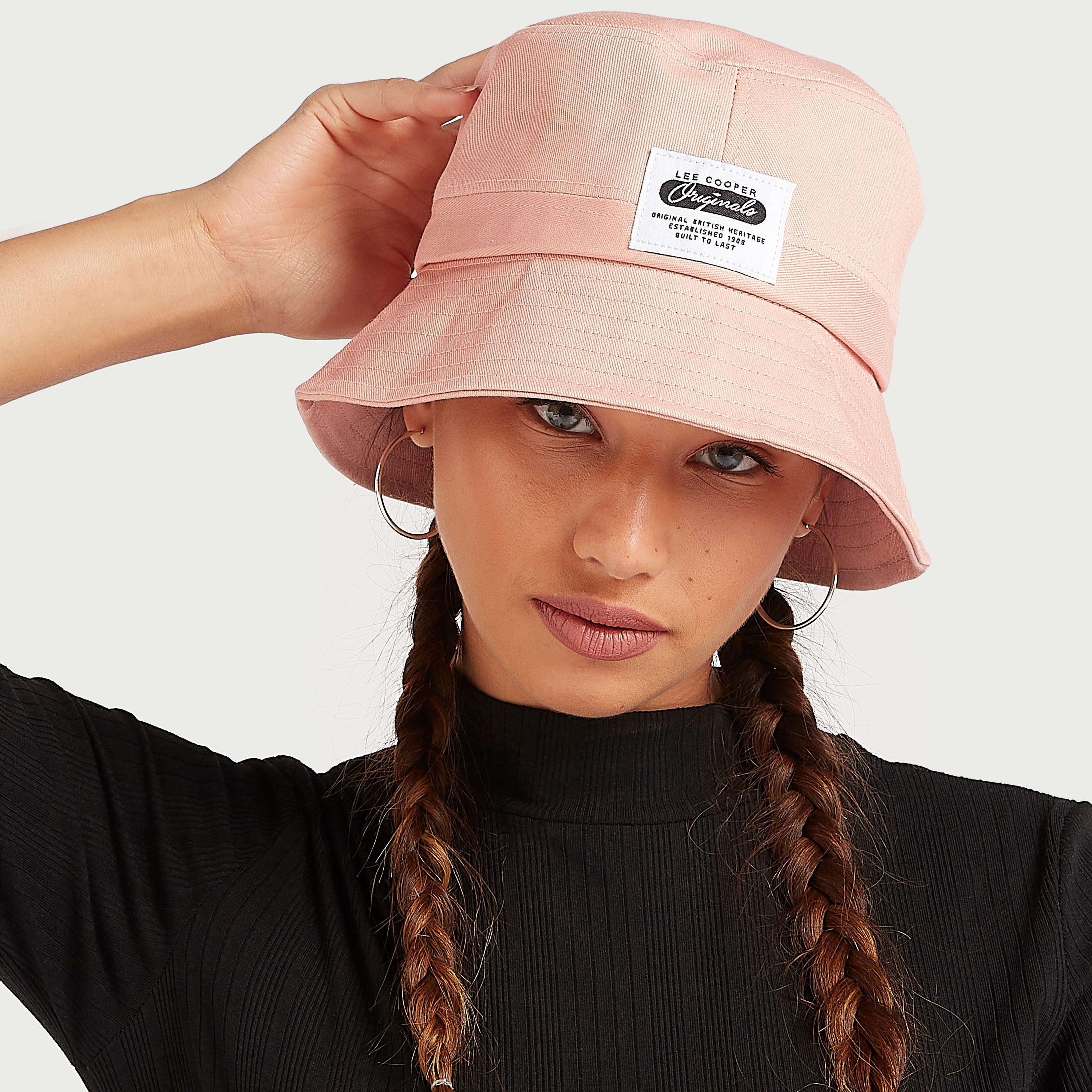 قبعة دلو بتفاصيل مغرّزة من لي كوبر-women-clothingaccessories-capsandhats-image-2
