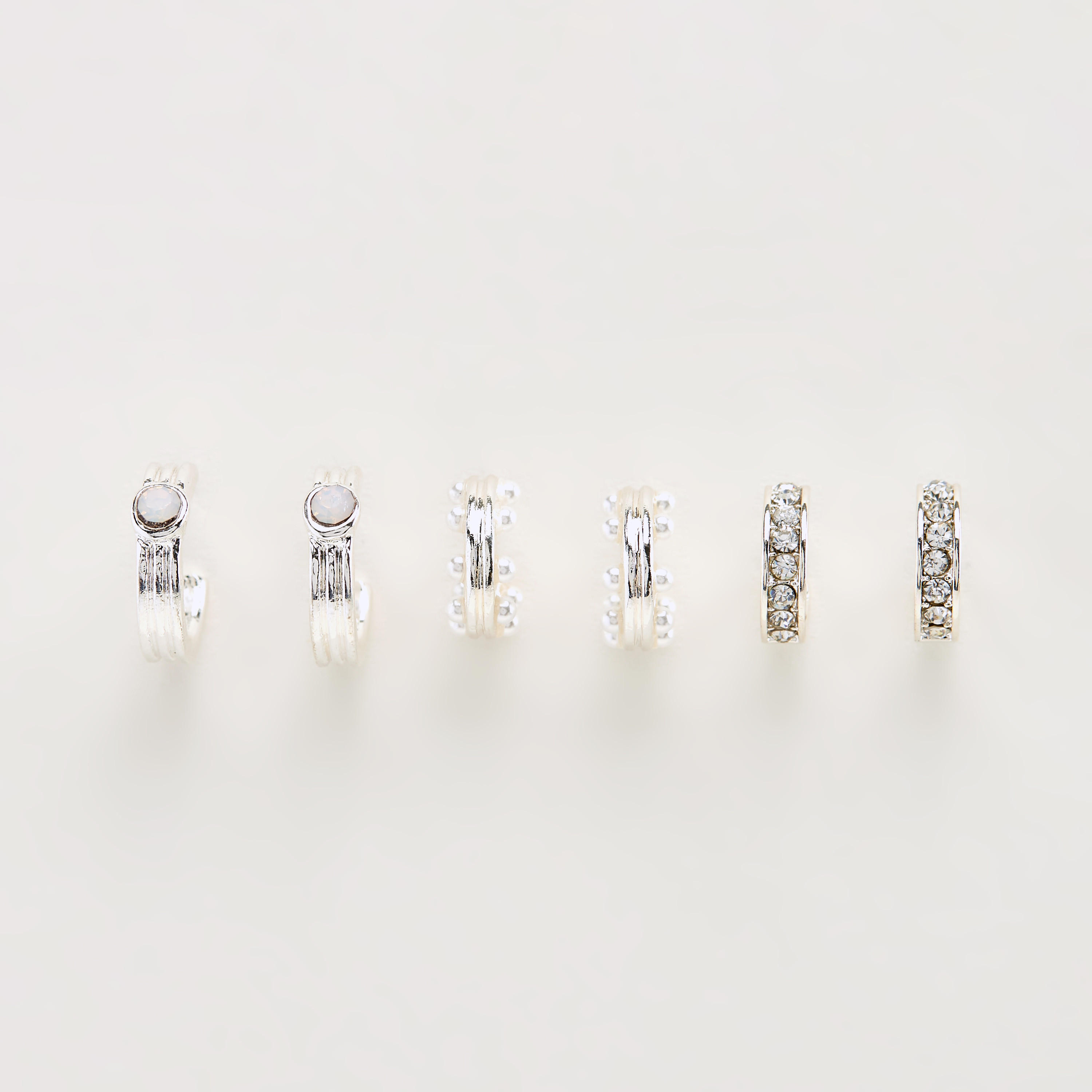 حلقان مزيّنة مرصّعة بمكبس إغلاق خلفي - طقم من 3-women-watchesandjewellery-jewellery-earrings-image-1