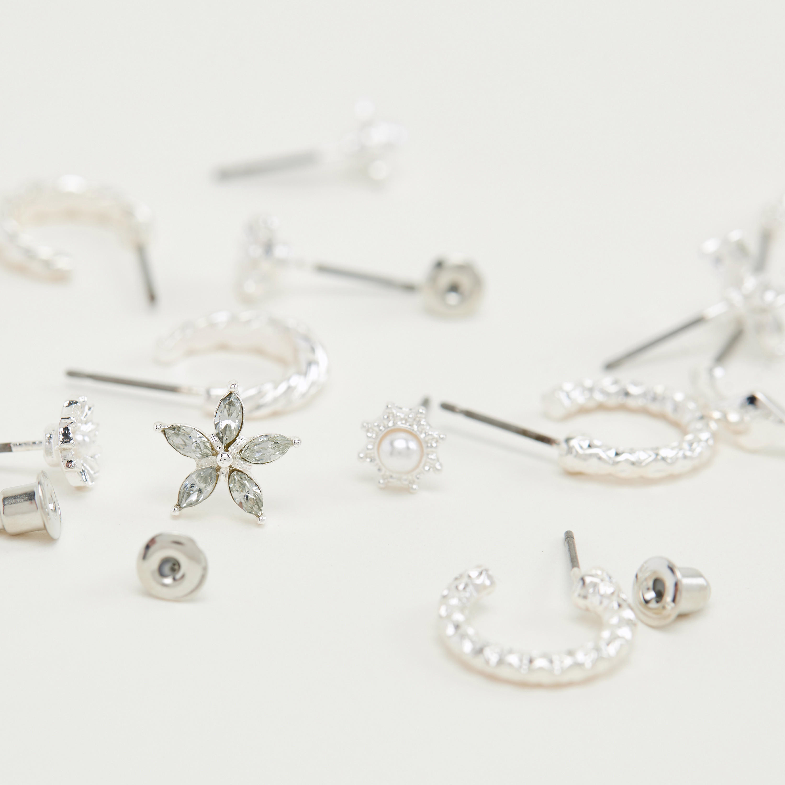 طقم حلقان مرصّعة بتزيينات من 6 قطع-women-watchesandjewellery-jewellery-earrings-image-4