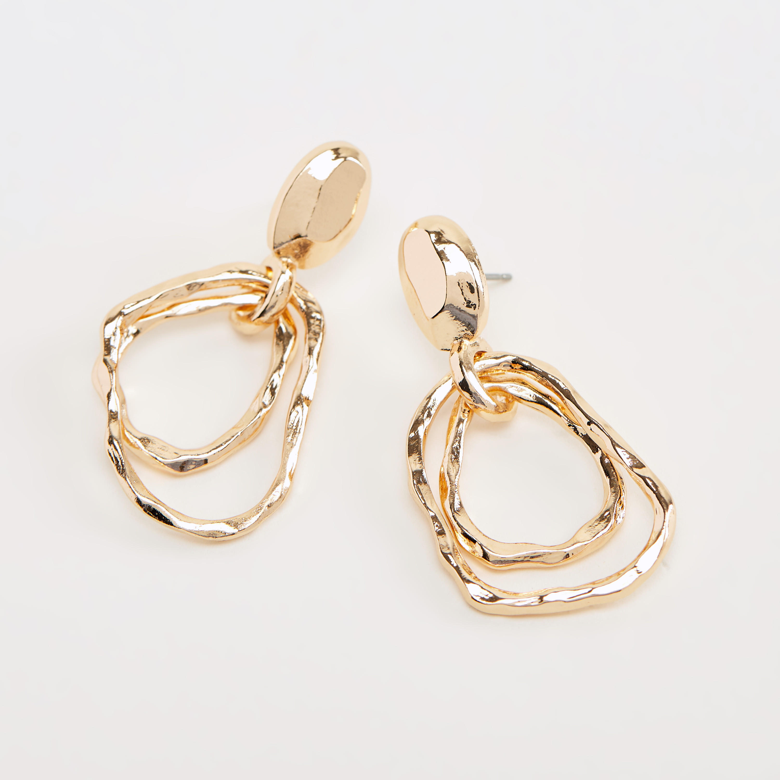حلقان ميتاليك بدلاية ومكبس إغلاق خلفي-women-watchesandjewellery-jewellery-earrings-image-4