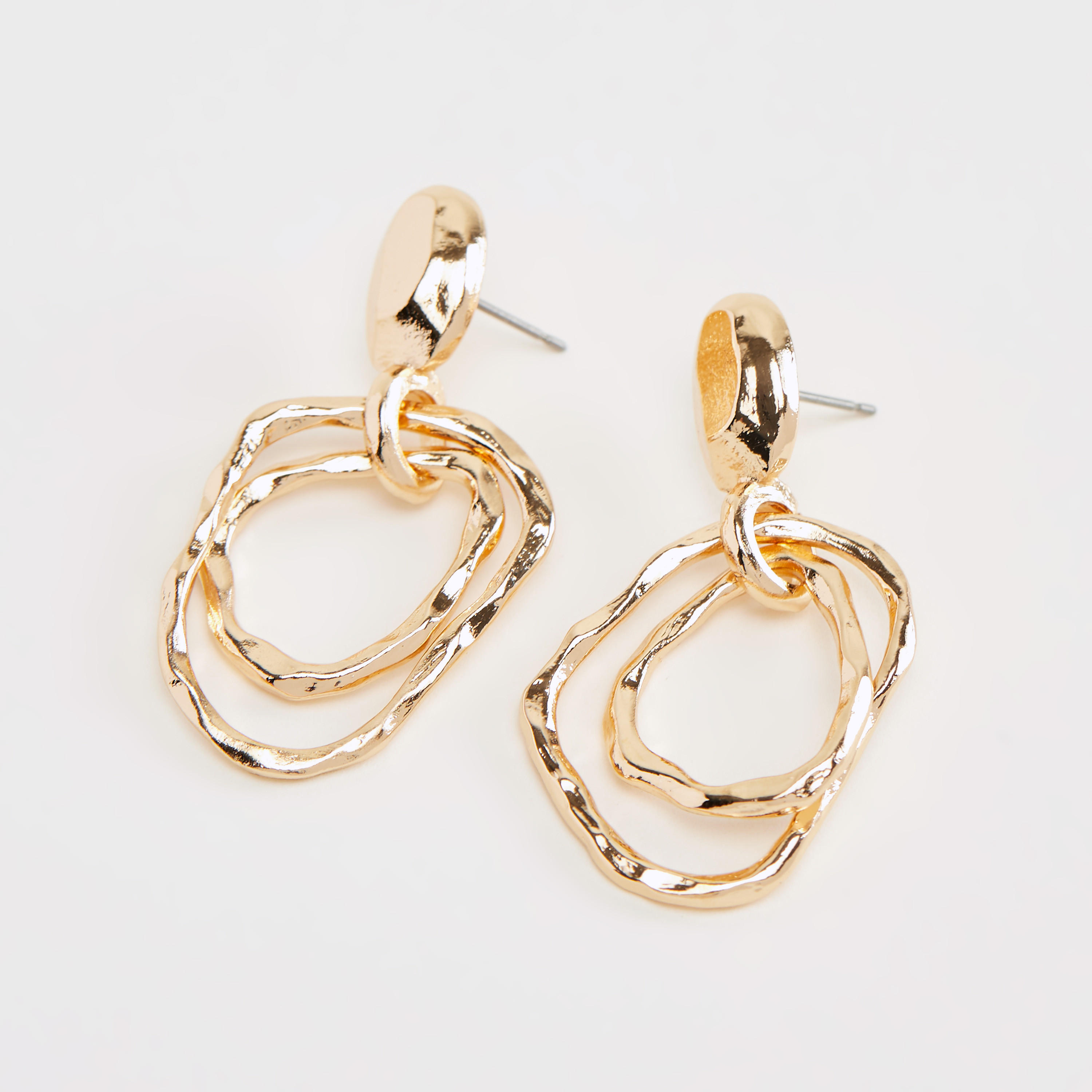 حلقان ميتاليك بدلاية ومكبس إغلاق خلفي-women-watchesandjewellery-jewellery-earrings-image-3