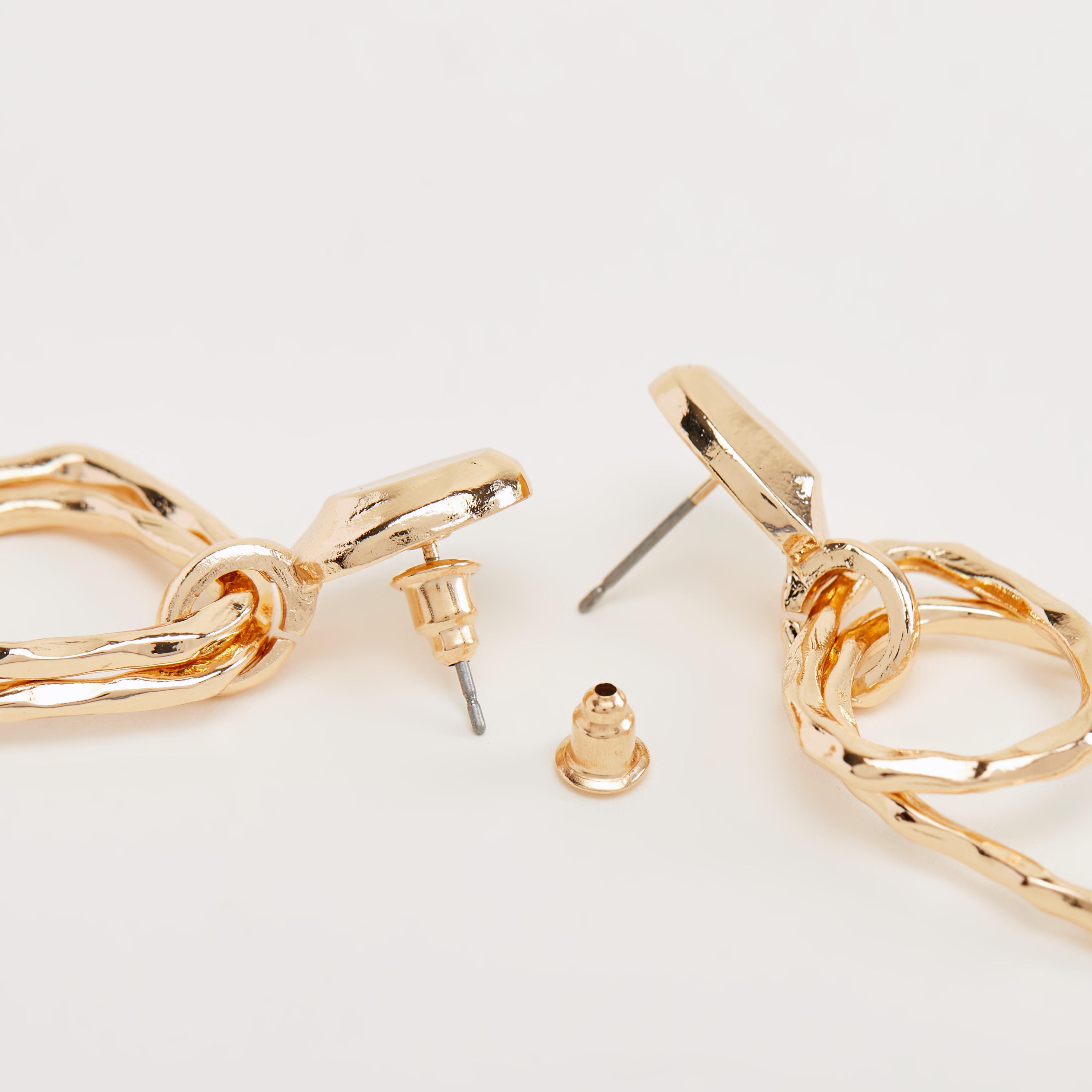 حلقان ميتاليك بدلاية ومكبس إغلاق خلفي-women-watchesandjewellery-jewellery-earrings-image-2