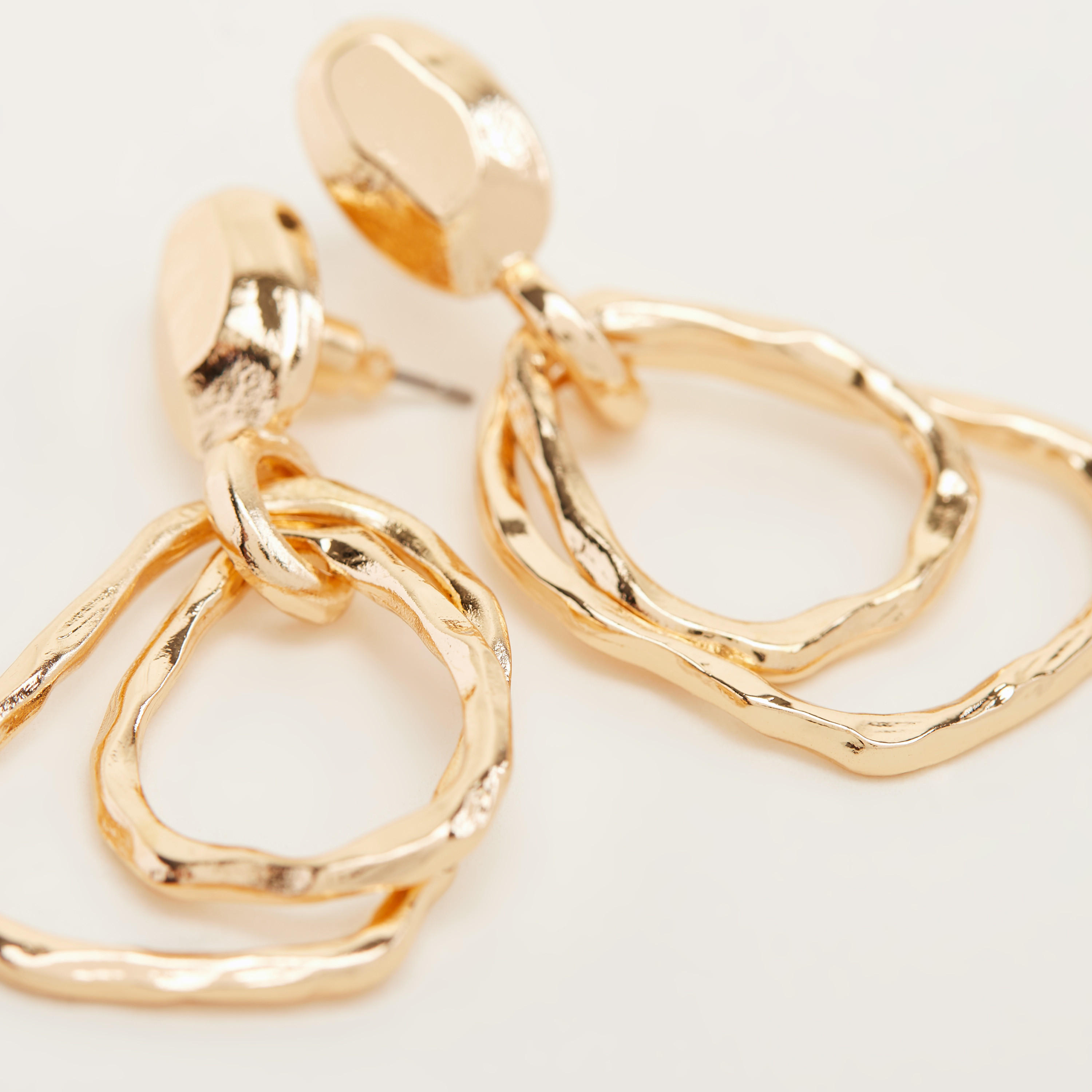 حلقان ميتاليك بدلاية ومكبس إغلاق خلفي-women-watchesandjewellery-jewellery-earrings-image-1