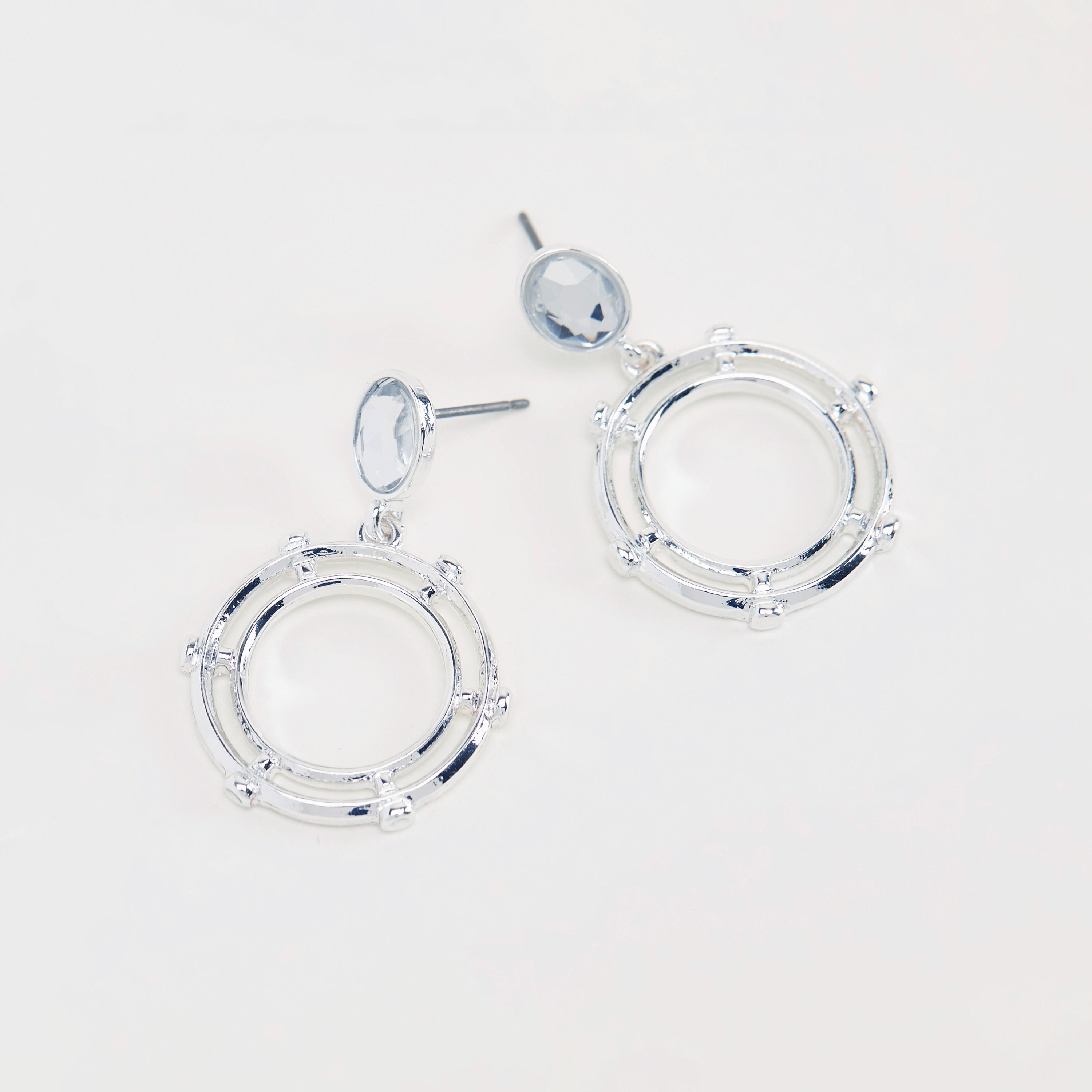 حلقان متدليّة مزيّنة ومكبس إغلاق خلفي-women-watchesandjewellery-jewellery-earrings-image-1