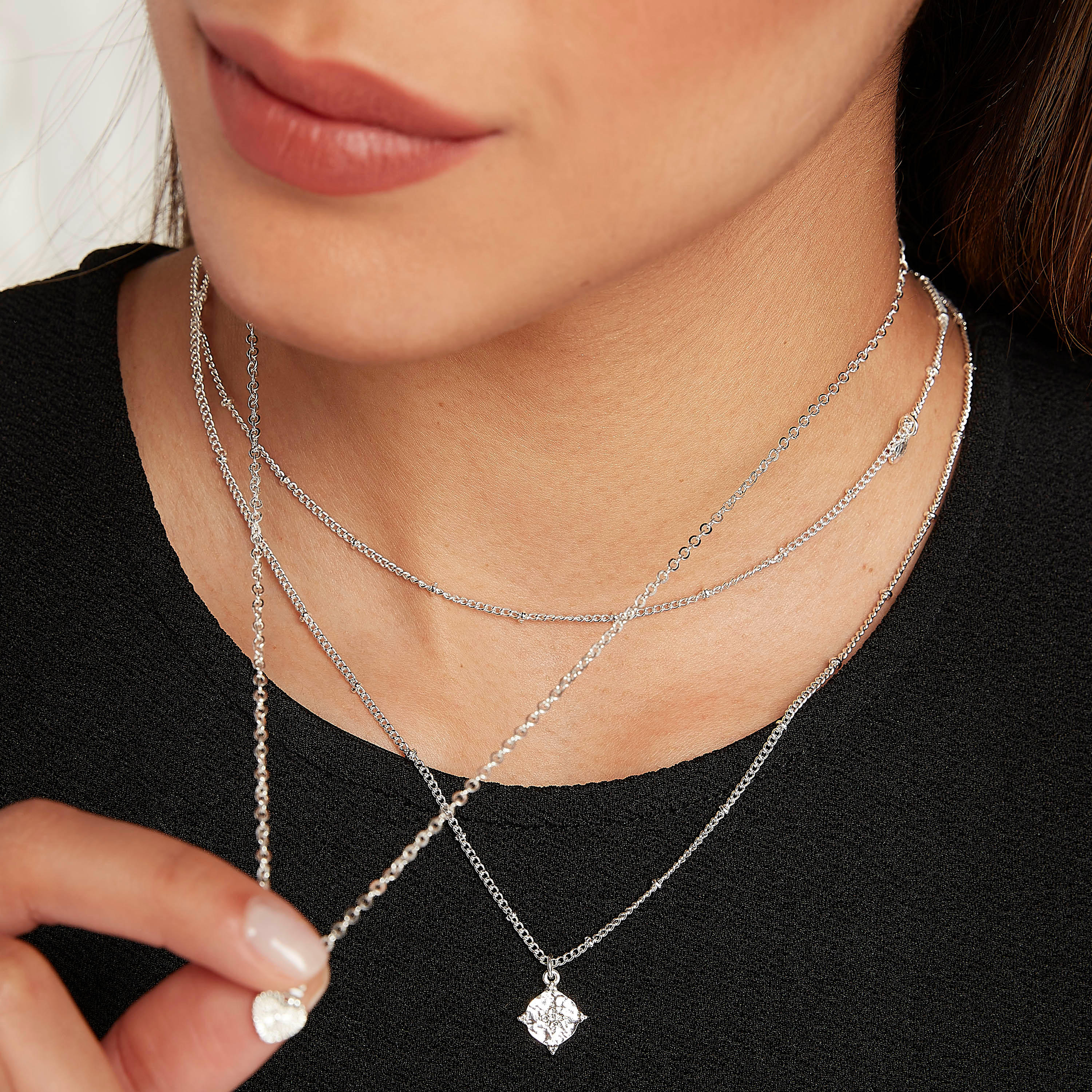 قلادة متعدّدة الطبقات مزيّنة بمشبك إغلاق-women-watchesandjewellery-jewellery-necklacesandpendants-image-2