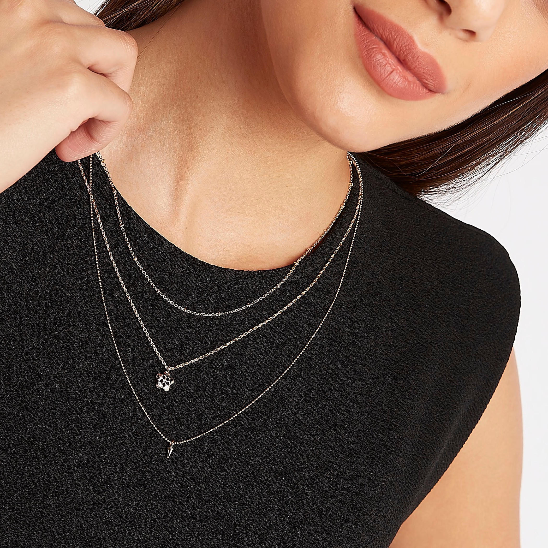 عقد متعدّد الطبقات مزيّن بمشبك إغلاق-women-watchesandjewellery-jewellery-necklacesandpendants-image-2
