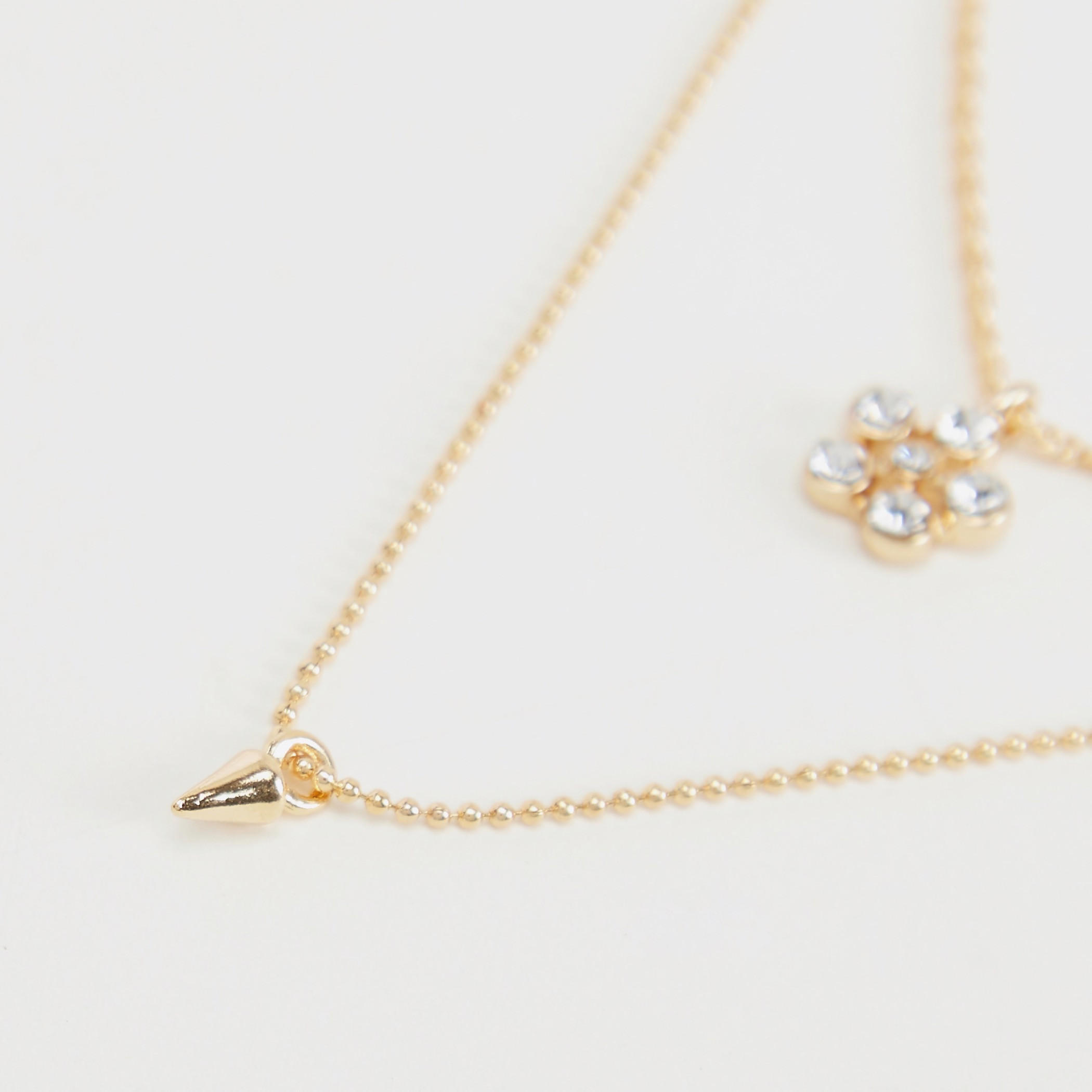 عقد متعدّد الطبقات مزيّن بمشبك إغلاق-women-watchesandjewellery-jewellery-necklacesandpendants-image-3
