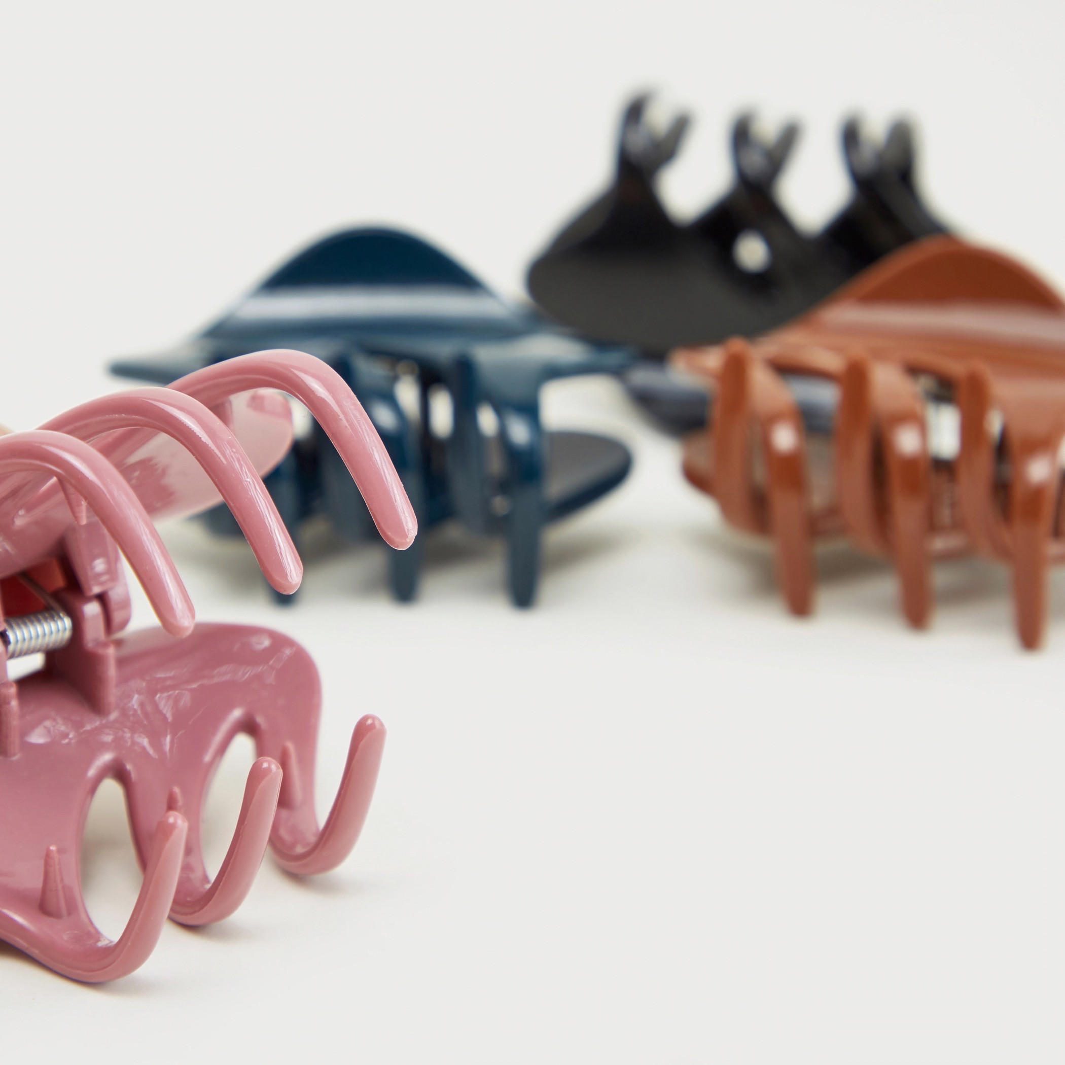 مشبك شعر سادة من جلوو - طقم من 4-women-hairaccessories-clamps-image-1