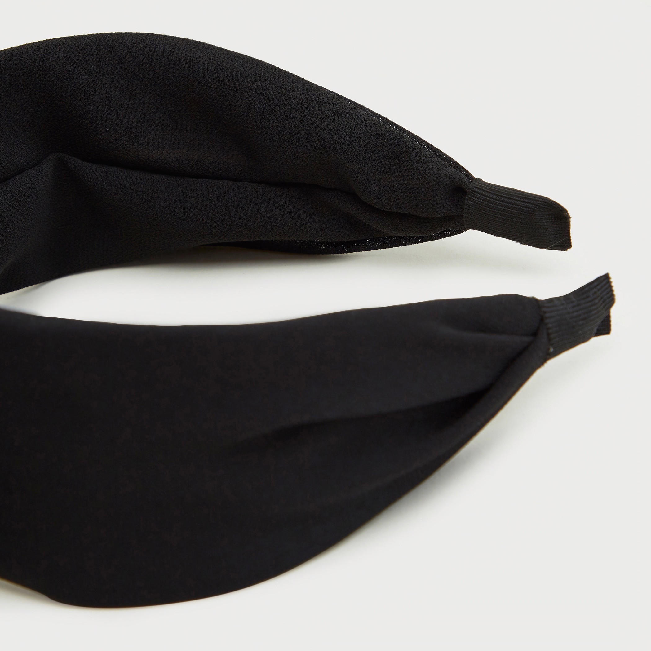 Gloo Solid Headband with Knot Detail-women-hairaccessories-image-5