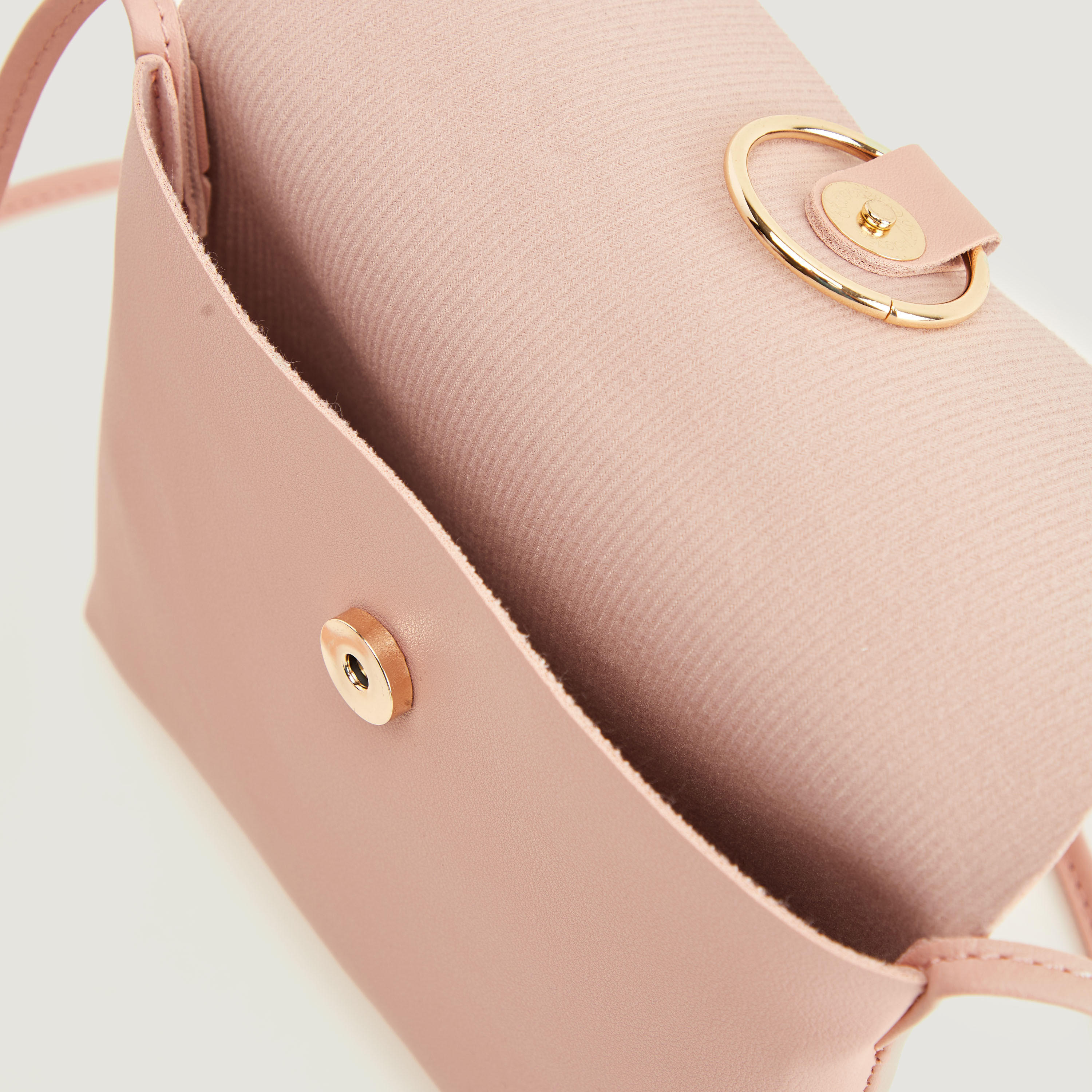 شنطة كروس بودي سادة بحزام وزر إغلاق مغناطيسي من جلو-women-bagsandwallets-handbags-image-6