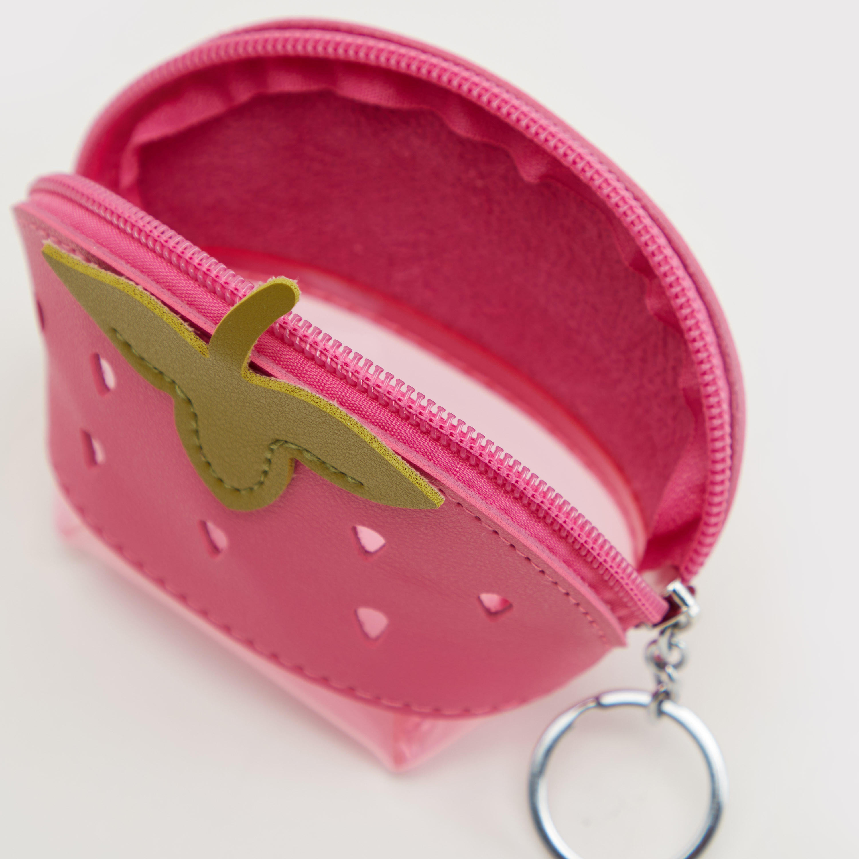 شنطة صغيرة فراولة وسحّاب إغلاق من جلو-women-bagsandwallets-wallets-image-4