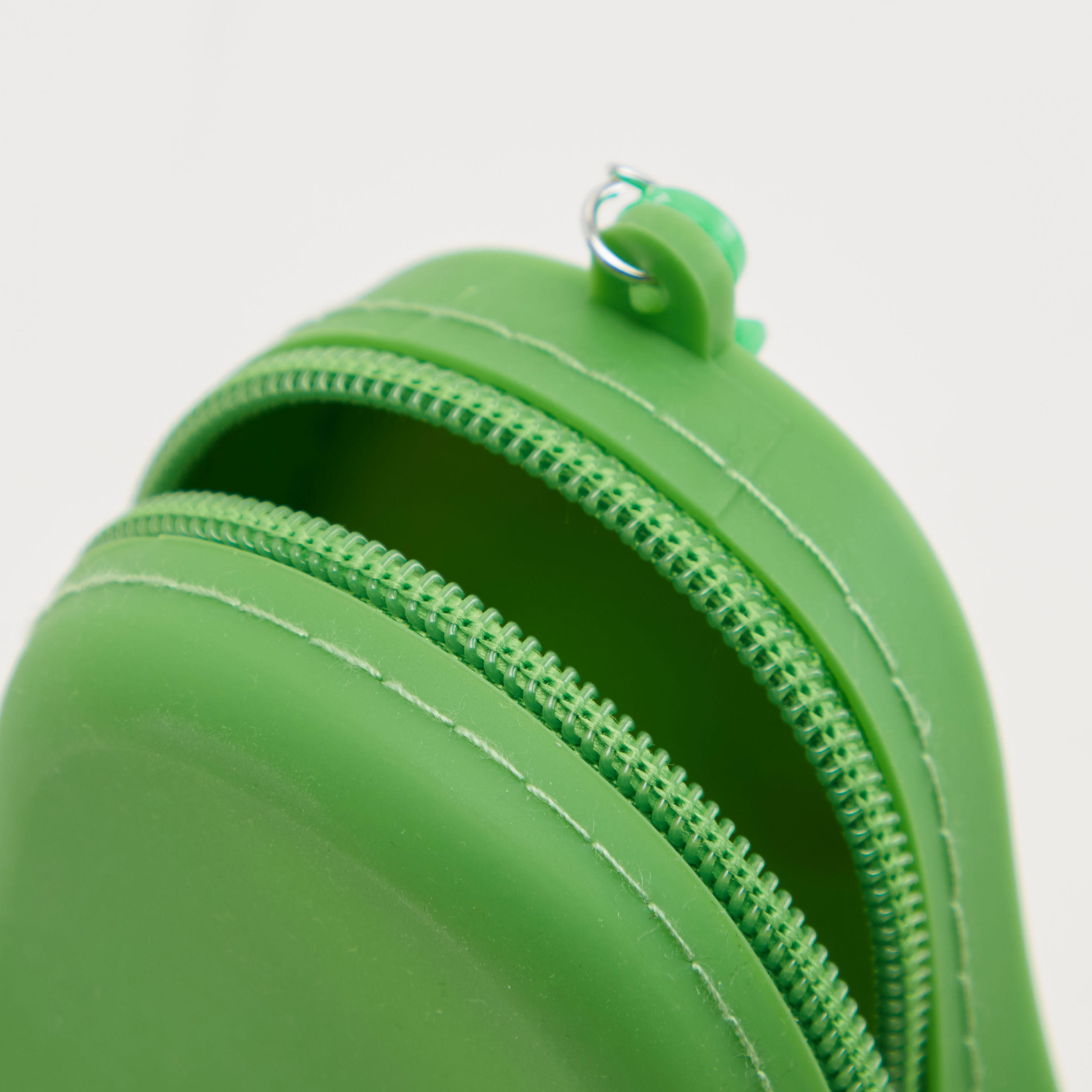 شنطة صغيرة افوكادو بارزة الملمس وسحّاب إغلاق من جلو-women-bagsandwallets-wallets-image-4