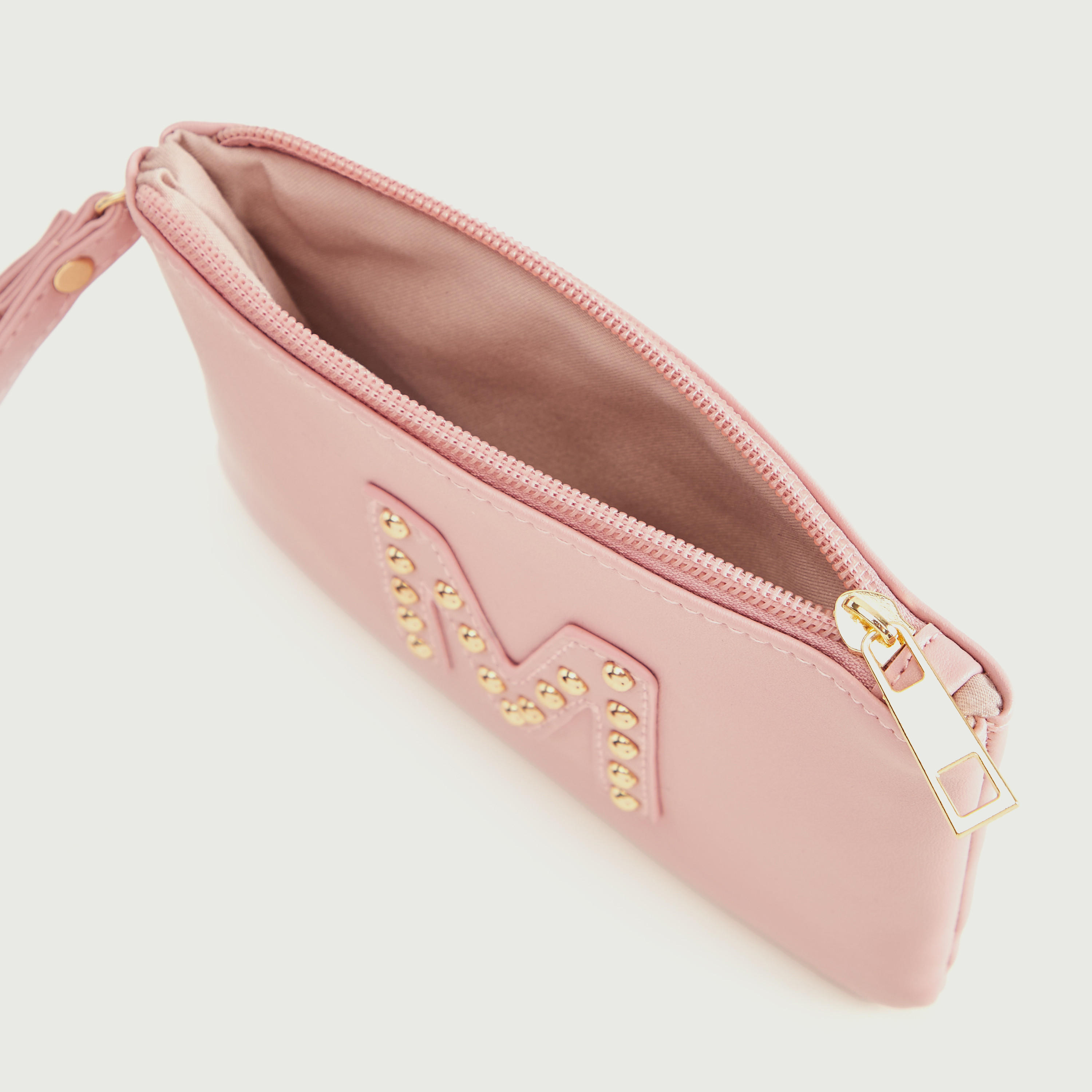 شنطة صغيرة بتصيميم حرف ام مرصّع مع سوار وسحّاب إغلاق من جلو-women-bagsandwallets-wallets-image-1