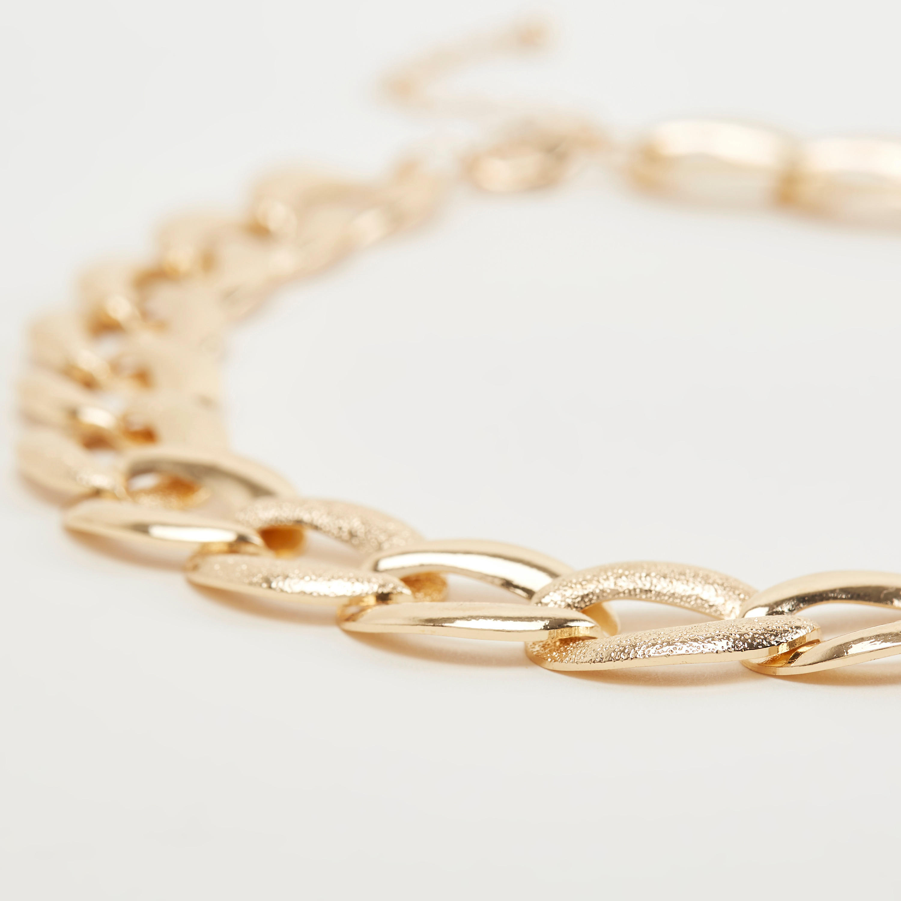 عقد تشوكر بسلسلة ميتاليك ومشبك إغلاق-women-watchesandjewellery-jewellery-necklacesandpendants-image-4