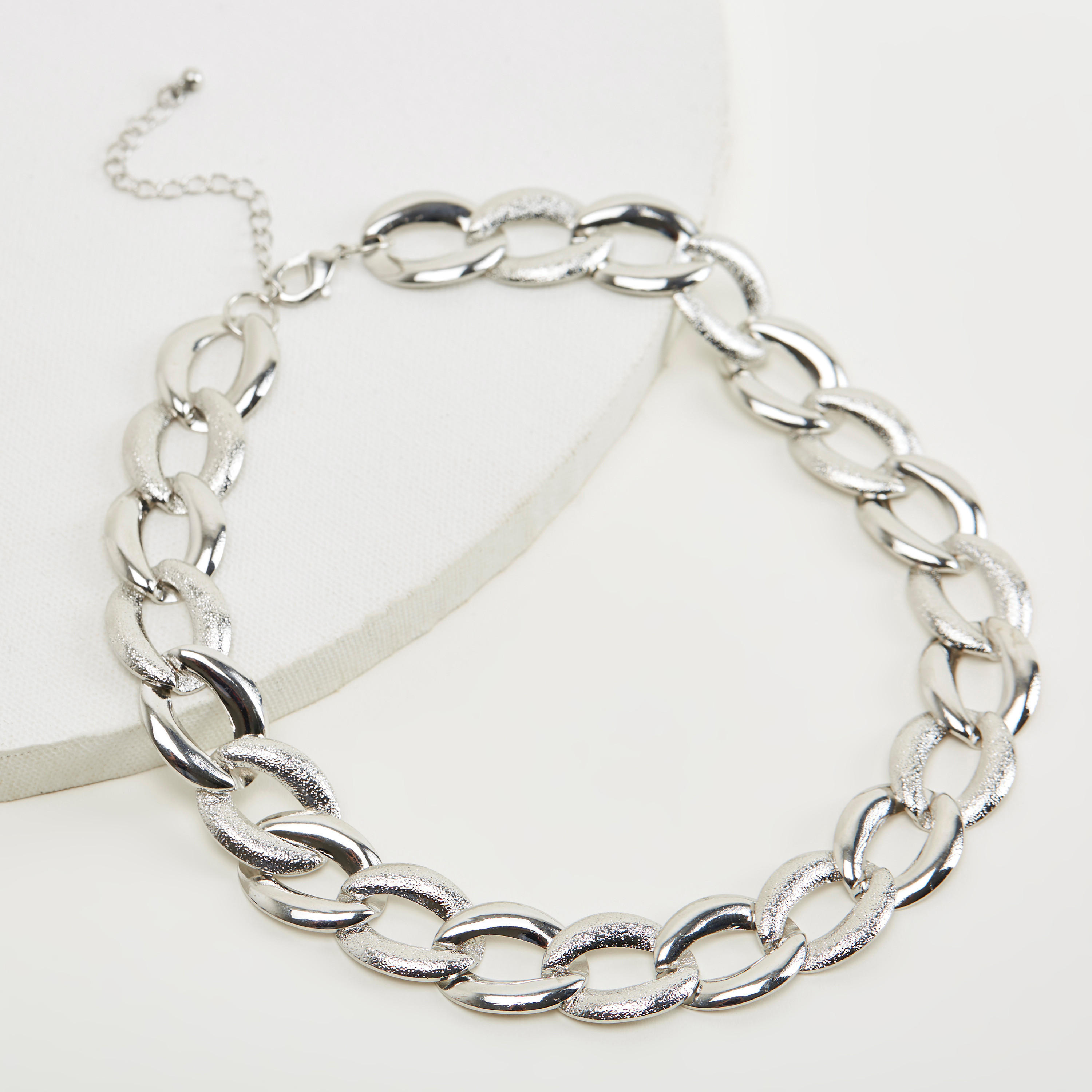 عقد تشوكر بسلسلة ميتاليك ومشبك إغلاق-women-watchesandjewellery-jewellery-necklacesandpendants-image-5