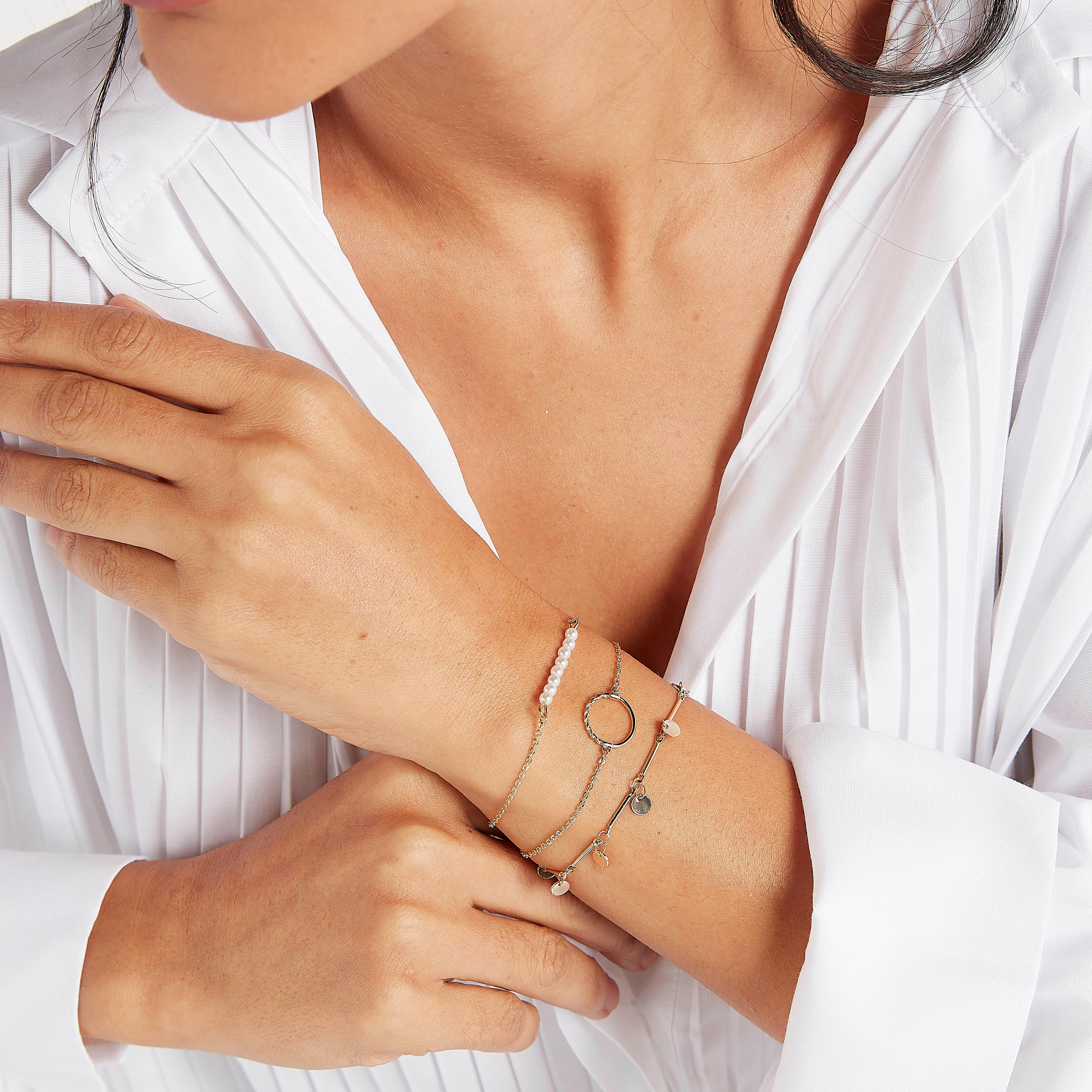 أساور مزيّنة بمشبك إغلاق - طقم من 3 قطع-women-watchesandjewellery-jewellery-banglesandbracelets-image-2
