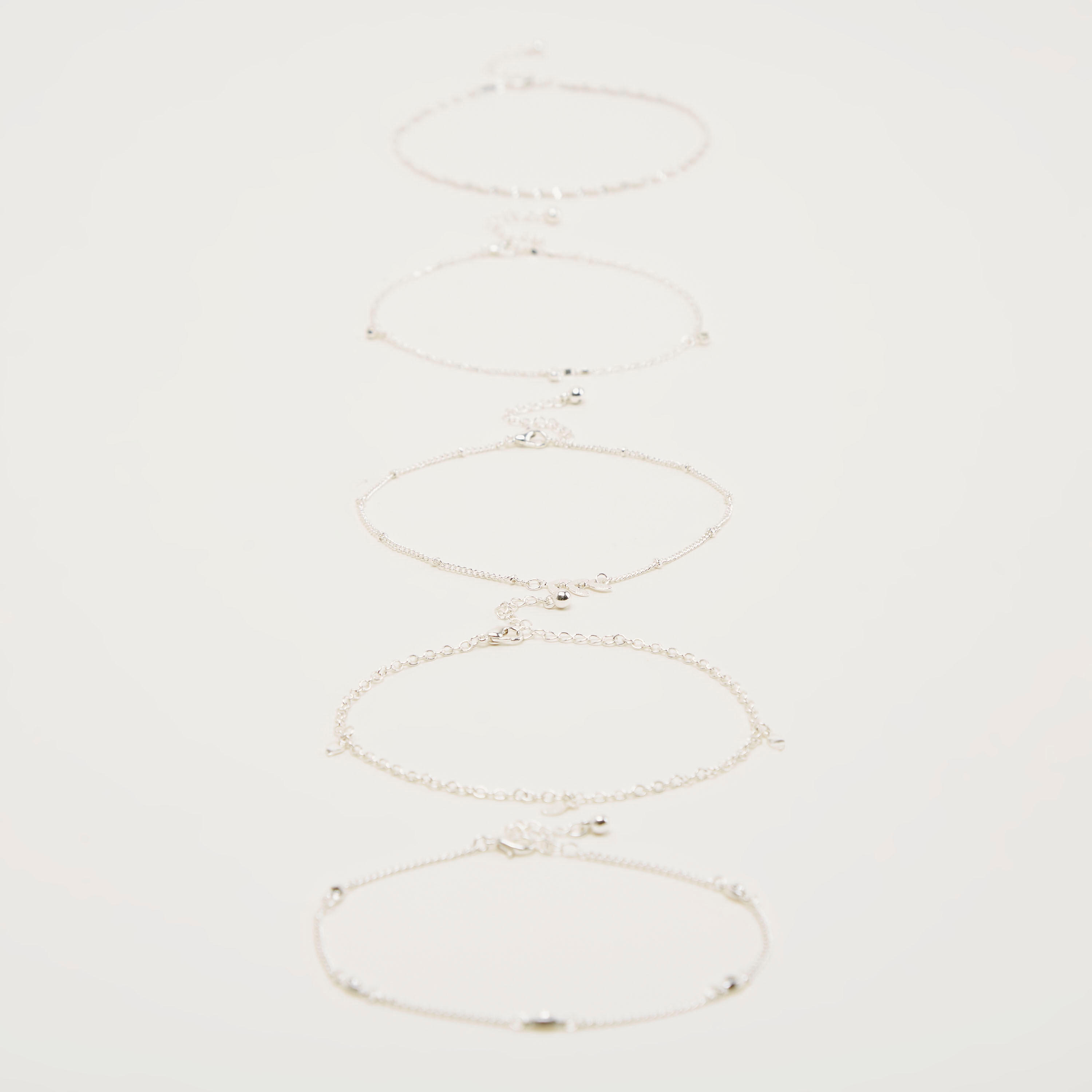 خلخال ميتاليك مزيّن بمشبك إغلاق - طقم من 5-women-watchesandjewellery-jewellery-anklets-image-1