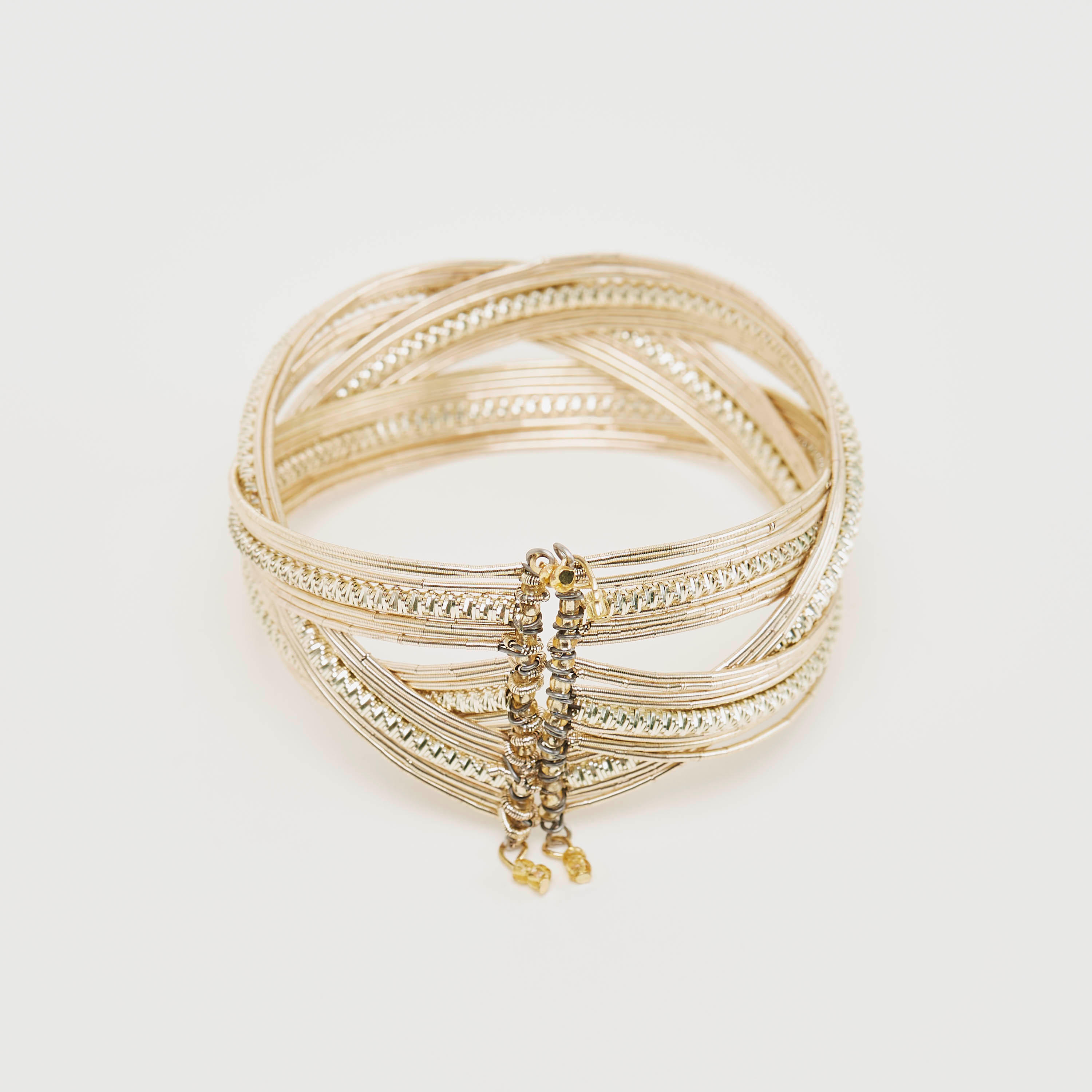سوار ميتاليك بتصاميم متقاطعة-women-watchesandjewellery-jewellery-banglesandbracelets-image-1