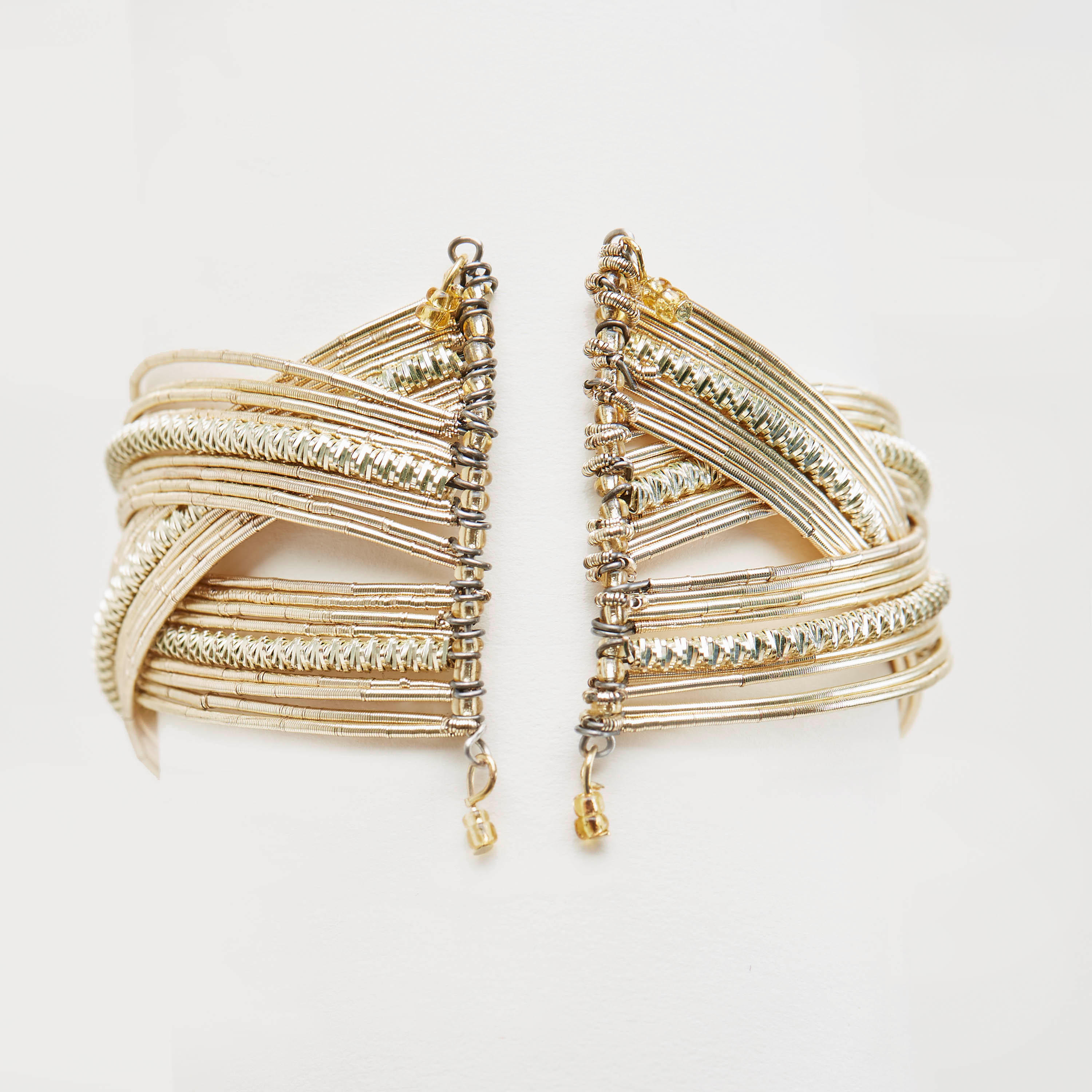 سوار ميتاليك بتصاميم متقاطعة-women-watchesandjewellery-jewellery-banglesandbracelets-image-5