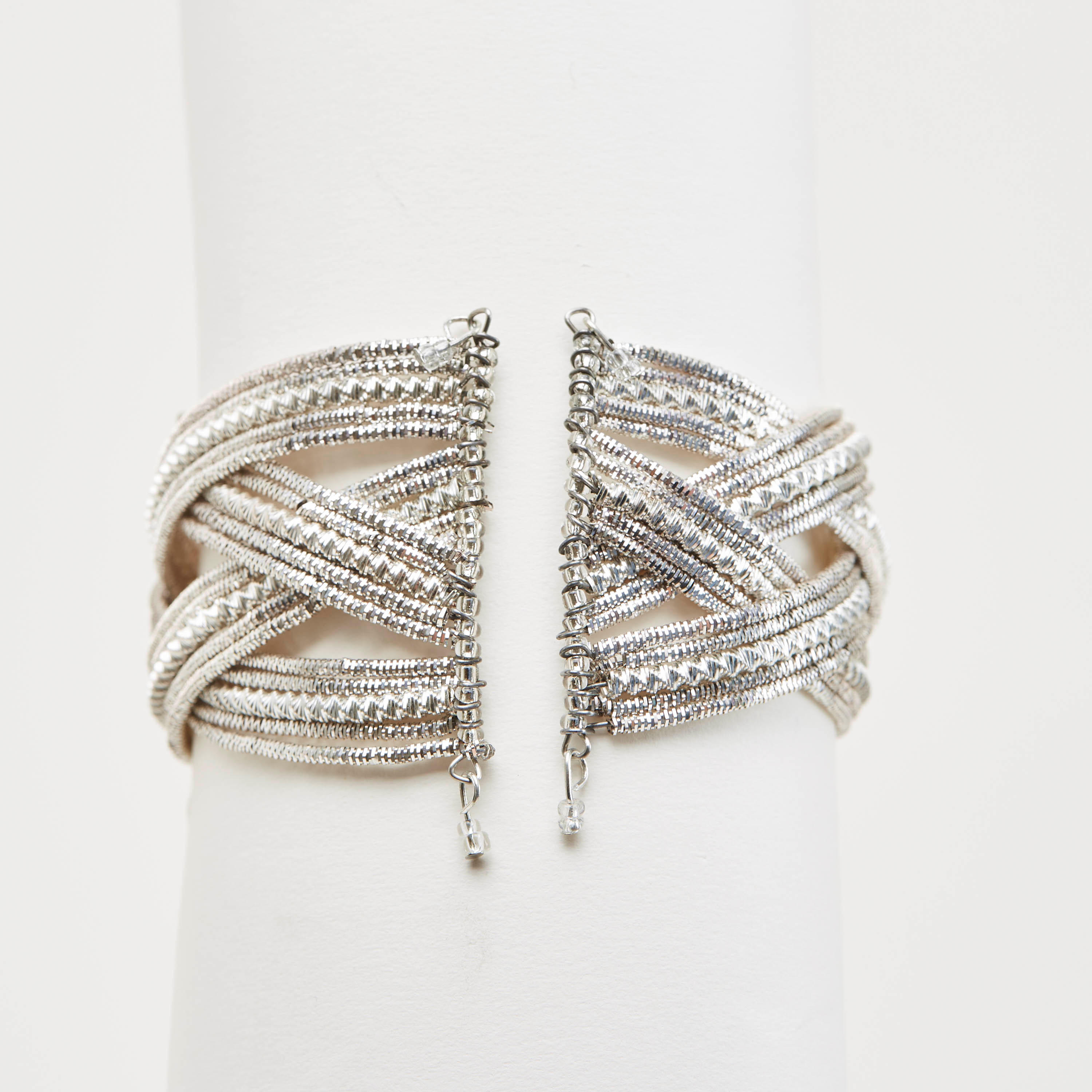 سوار ميتاليك بتصاميم متقاطعة-women-watchesandjewellery-jewellery-banglesandbracelets-image-5