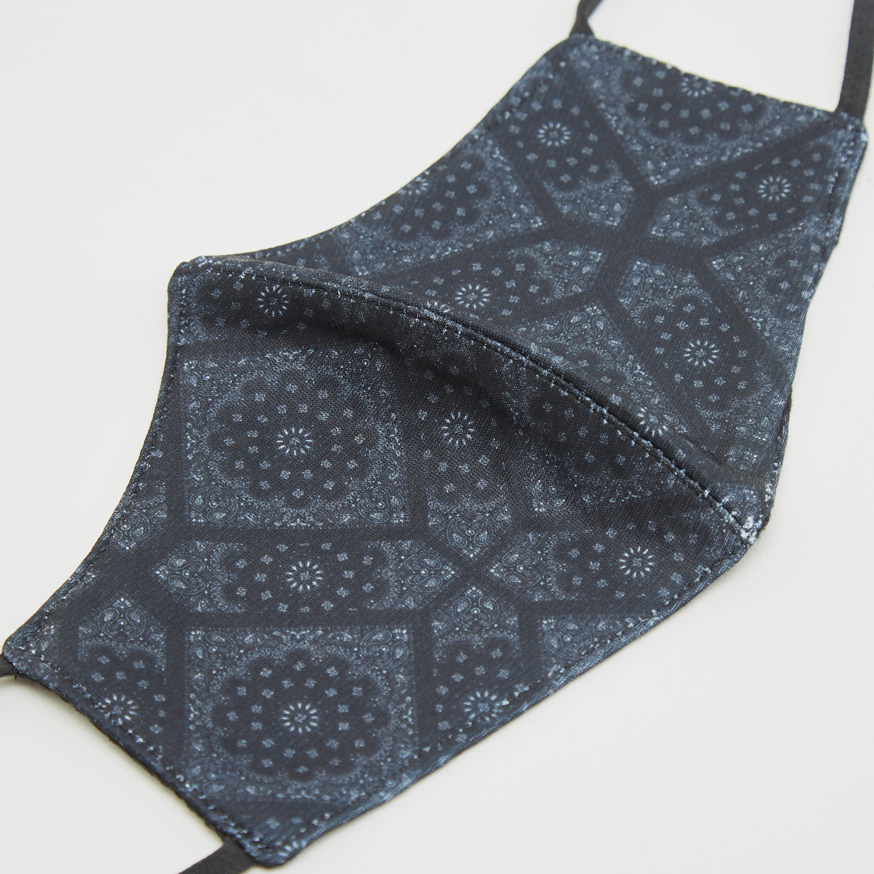 ماسك للوجه مضاد للغبار بحلقات أذن قابلة للتعديل وطبعات-women-clothingaccessories-fashionmasks-image-2