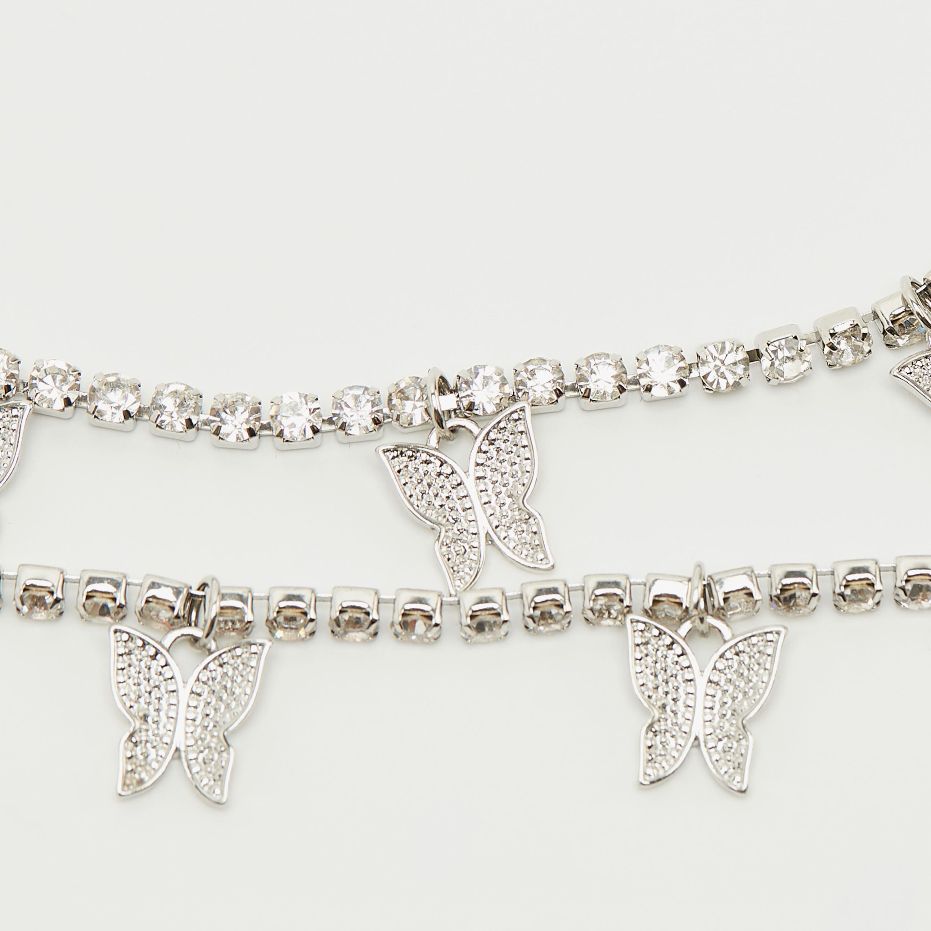 عقد متعدد الطبقات مزيّن بدلّاية فراشة ومشبك إغلاق-women-watchesandjewellery-jewellery-necklacesandpendants-image-3