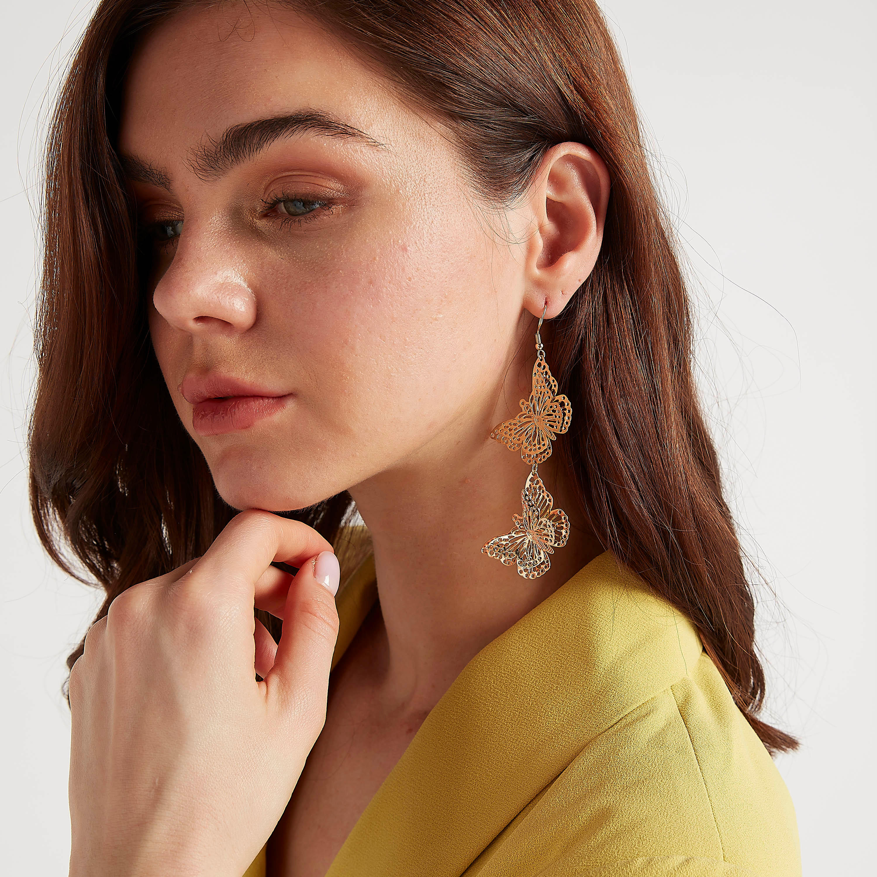 حلقان ميتاليك متدليّة بتصميم فراشة-women-watchesandjewellery-jewellery-earrings-image-4