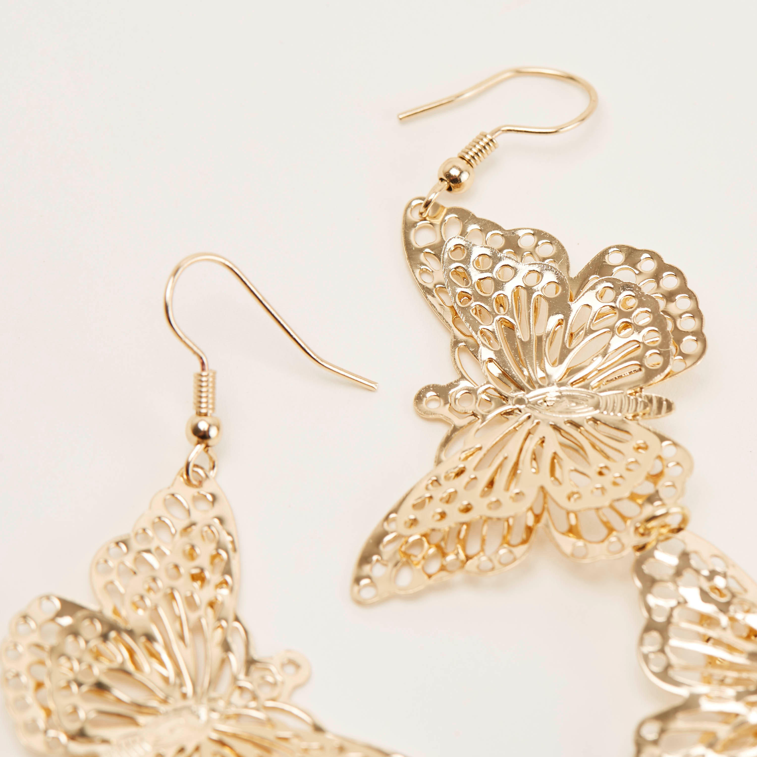 حلقان ميتاليك متدليّة بتصميم فراشة-women-watchesandjewellery-jewellery-earrings-image-1