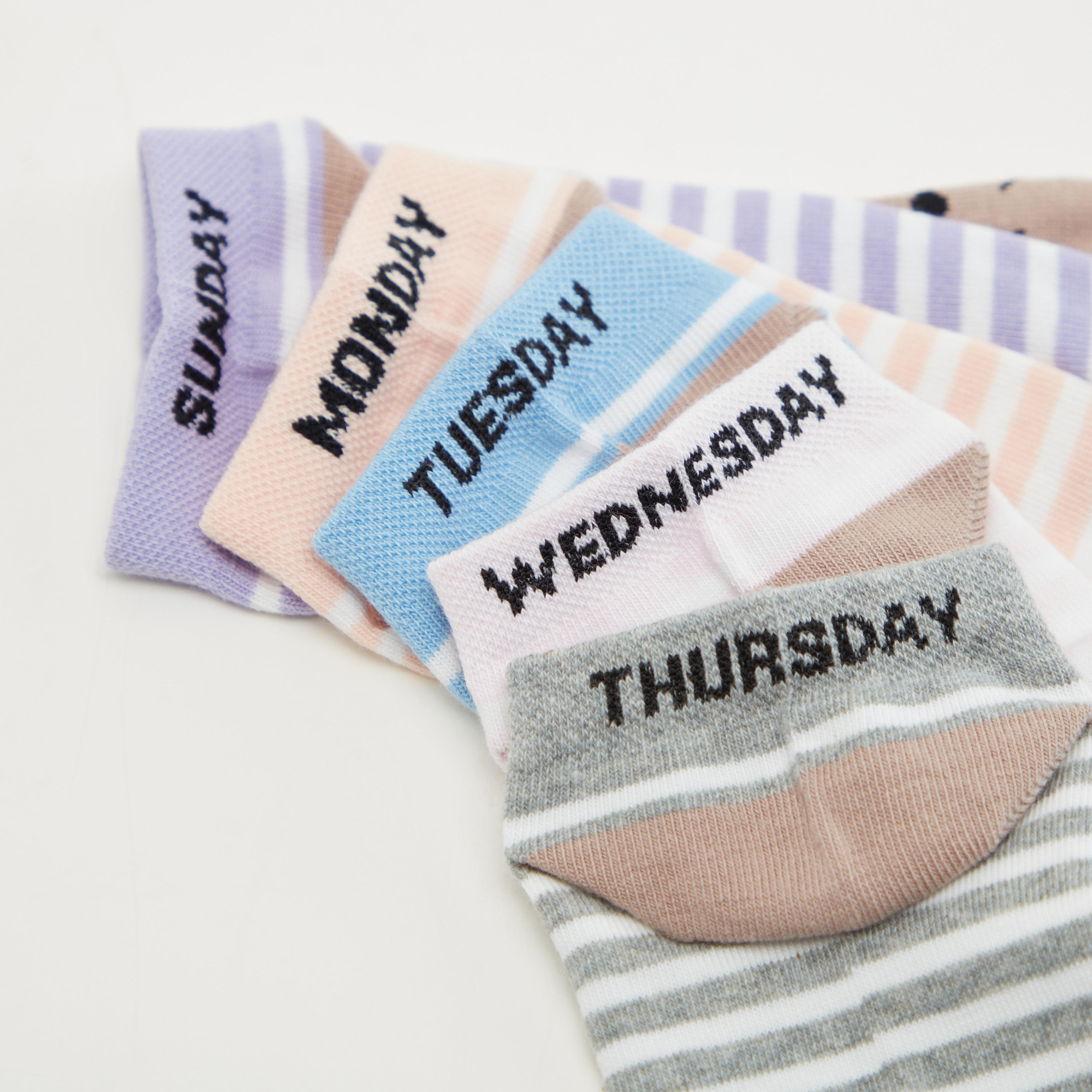 جوارب مخطّطة بطول الكاحل - طقم من 5-women-socksandstockings-image-4