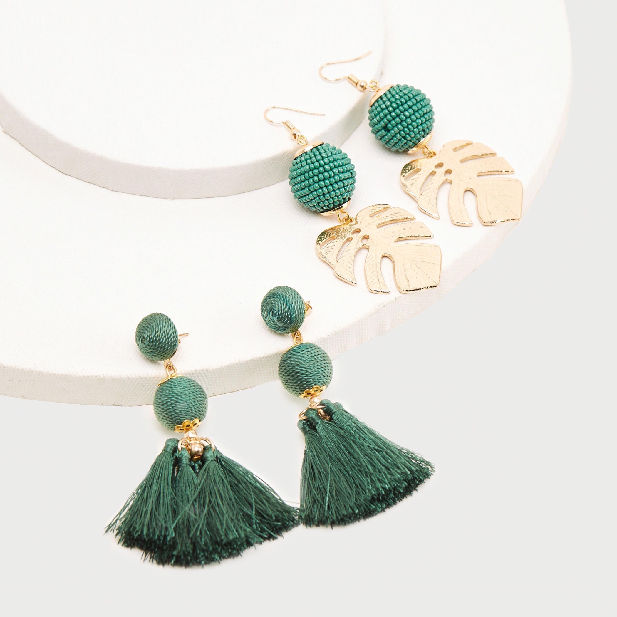 حلقان متدليّة متنوعة ومزينة - طقم من 2-women-watchesandjewellery-jewellery-earrings-image-2