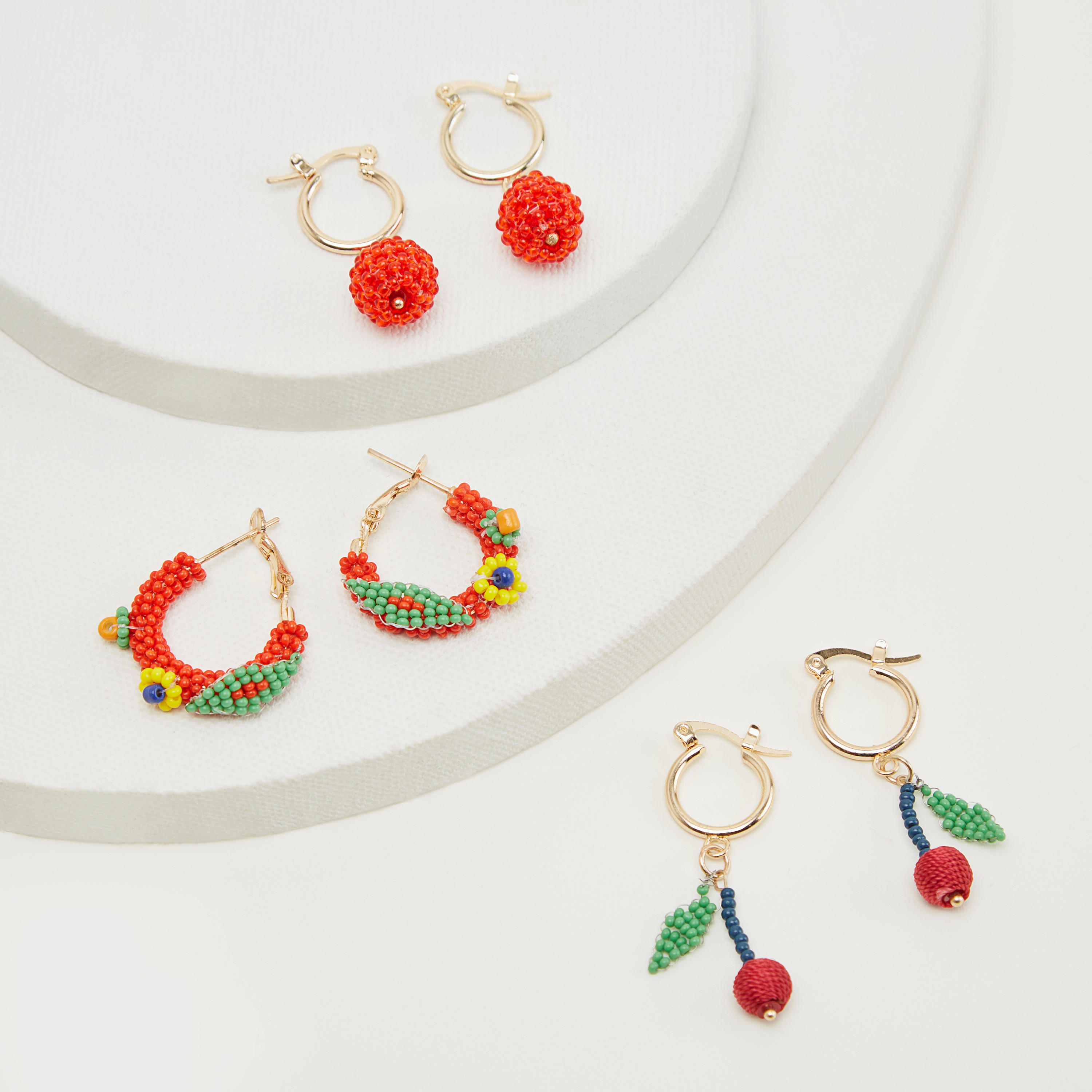 حلقان متدلية مزيّنة بخطّاف إغلاق - طقم من 3-women-watchesandjewellery-jewellery-earrings-image-4