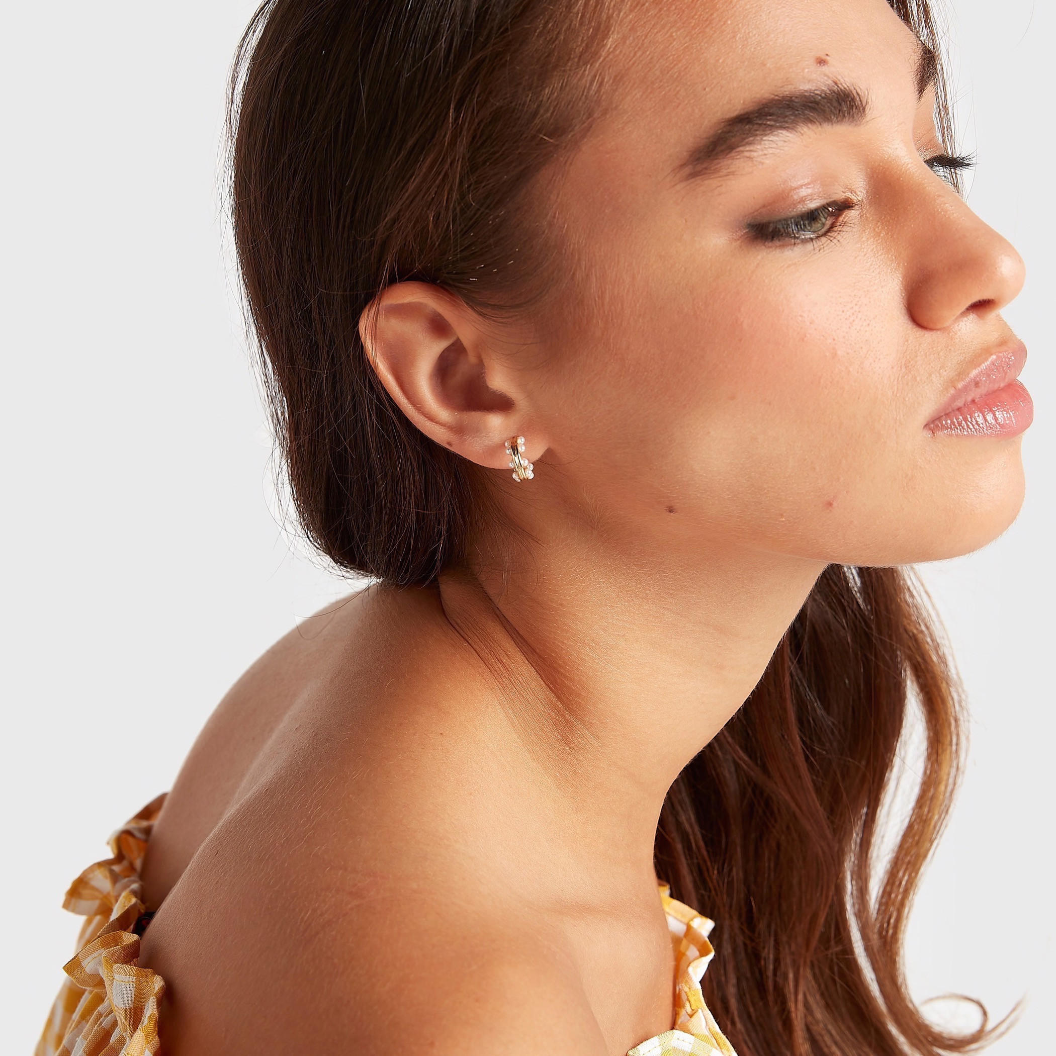 حلقان مرصّعة بتزيينات ومكبس إغلاق خلفي - طقم من 6-women-watchesandjewellery-jewellery-earrings-image-2
