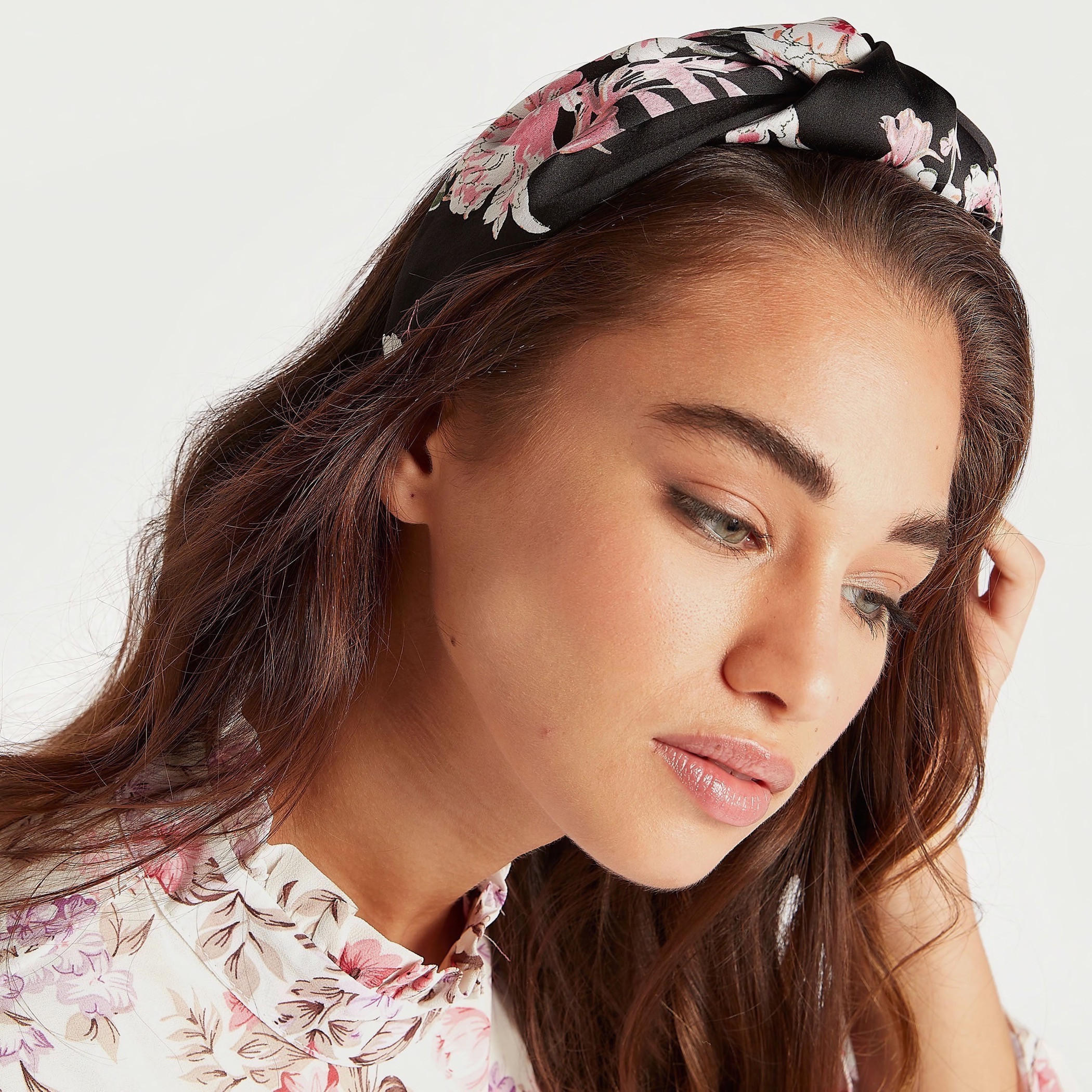 شريطة شعر بطبعات زهريّة وتفاصيل عقدة-women-hairaccessories-image-2