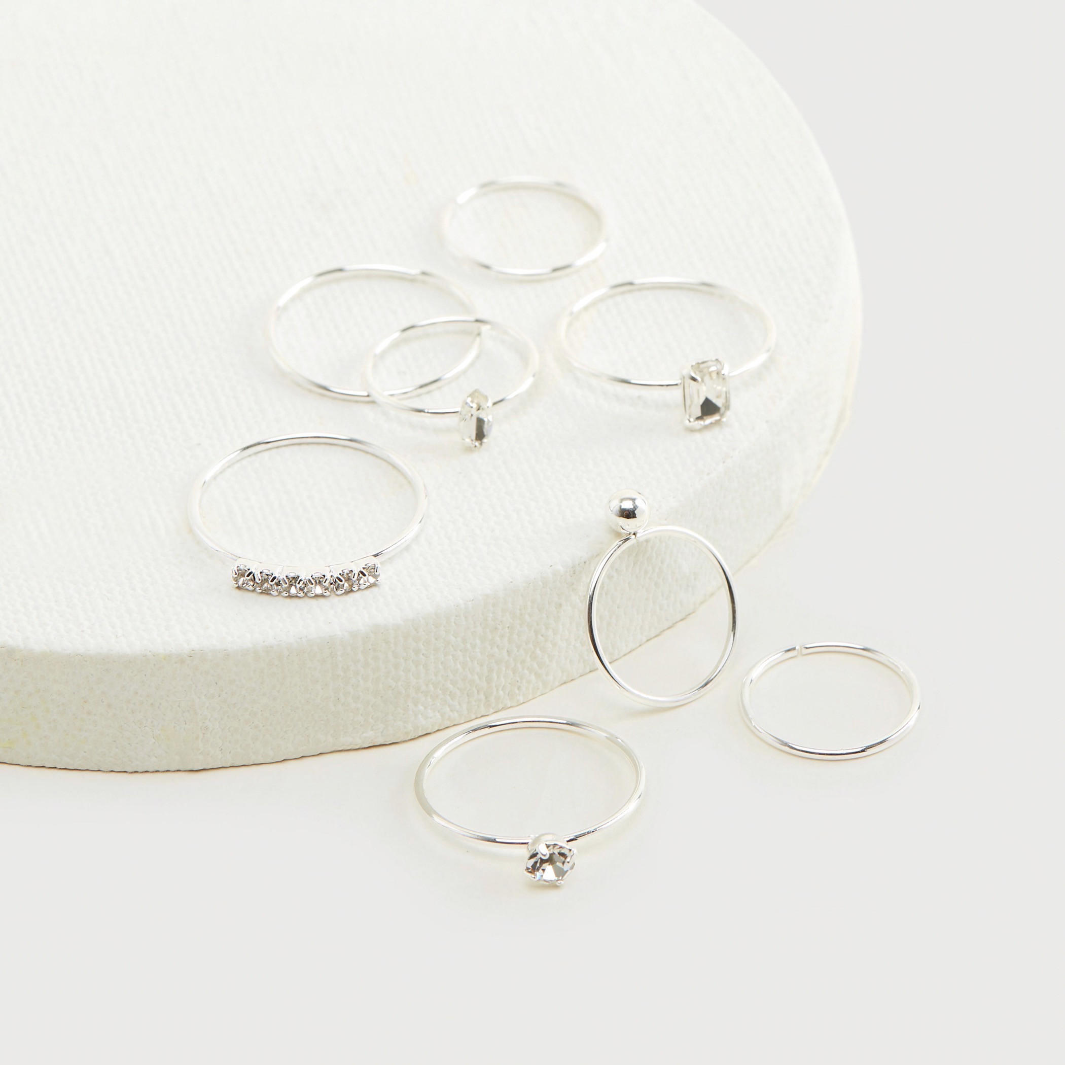 خواتم مزيّنة - طقم من 8-women-watchesandjewellery-jewellery-rings-image-1