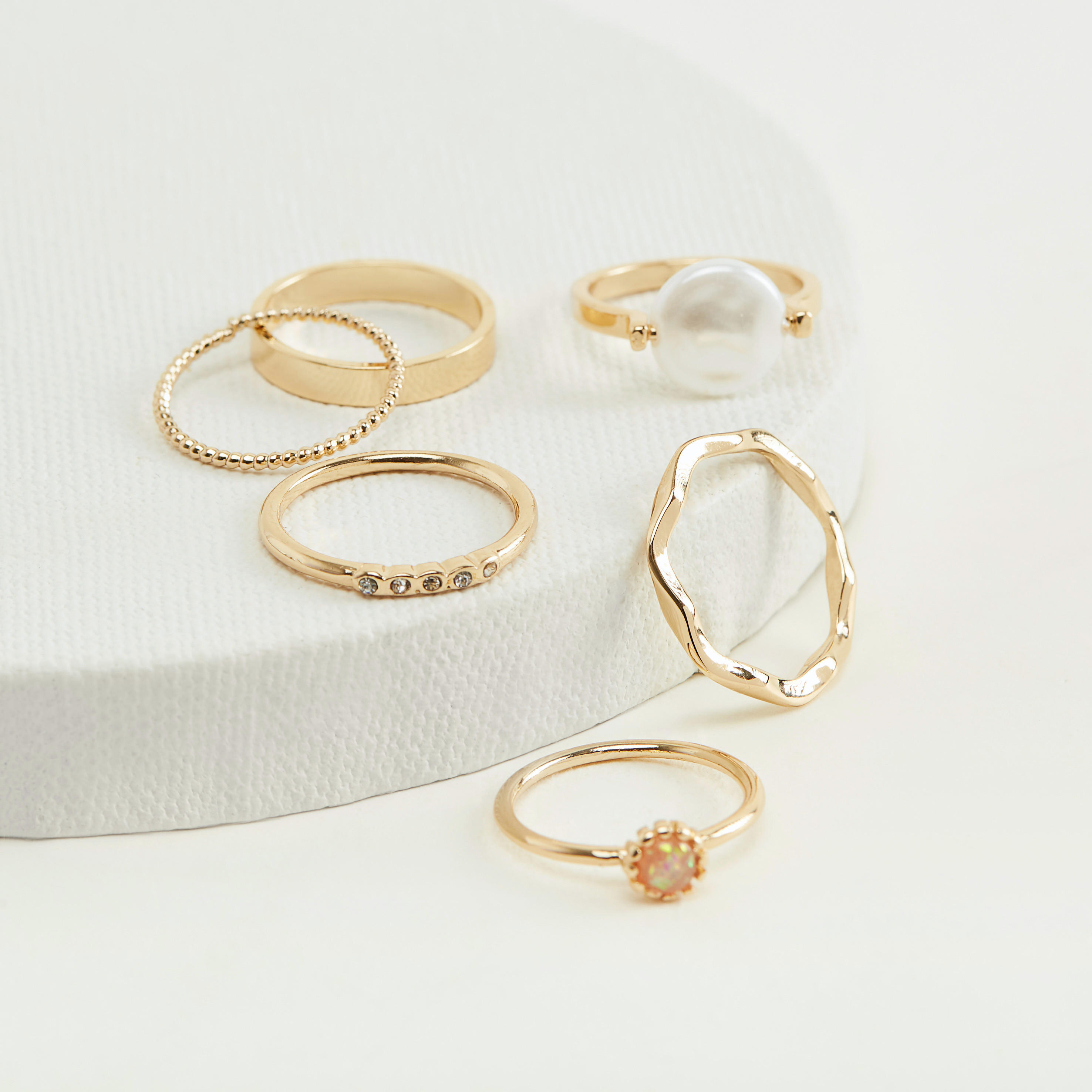 خواتم مزيّنة - طقم من 6-women-watchesandjewellery-jewellery-rings-image-1
