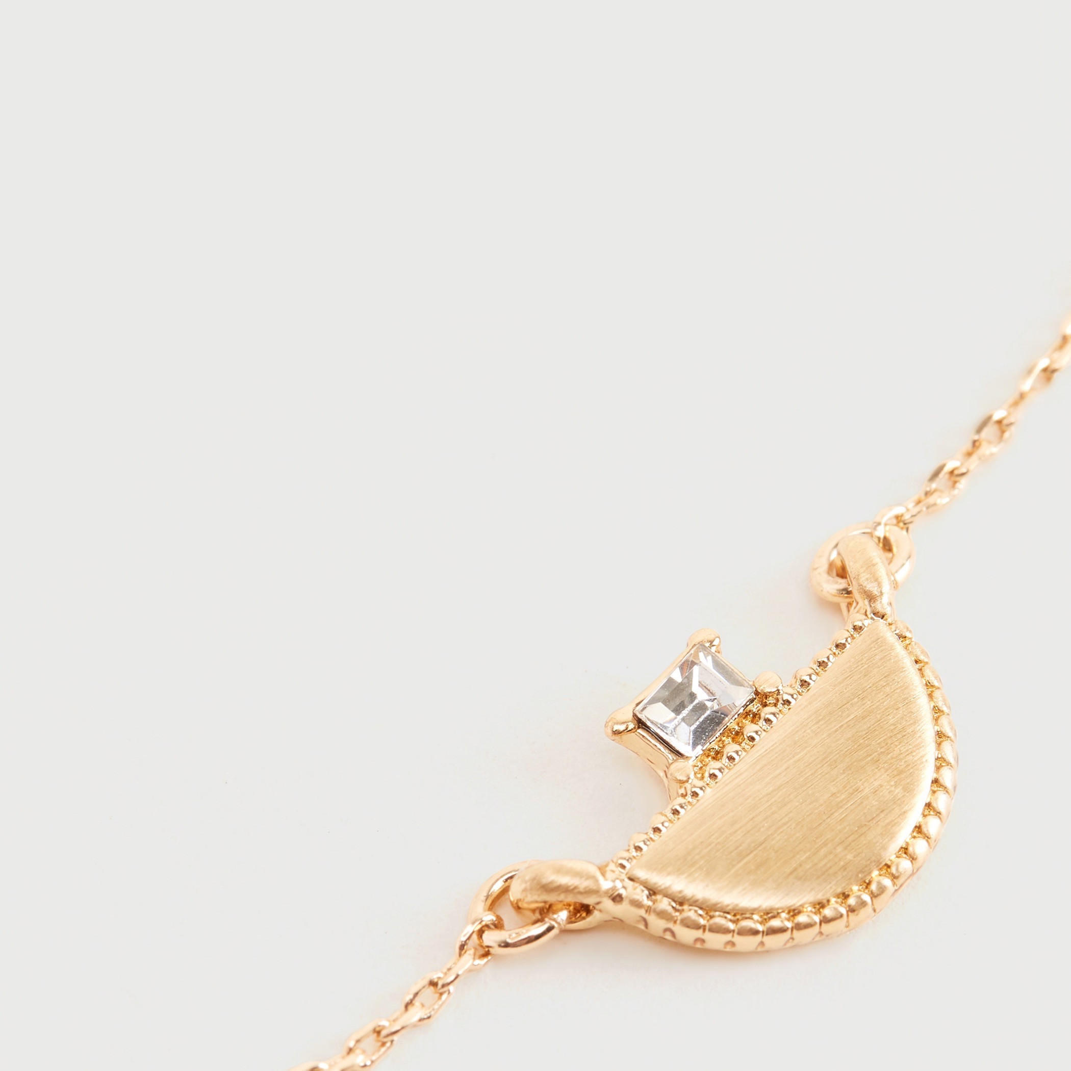 عقد مزيّن بدلاية ومشبك إغلاق-women-watchesandjewellery-jewellery-necklacesandpendants-image-3