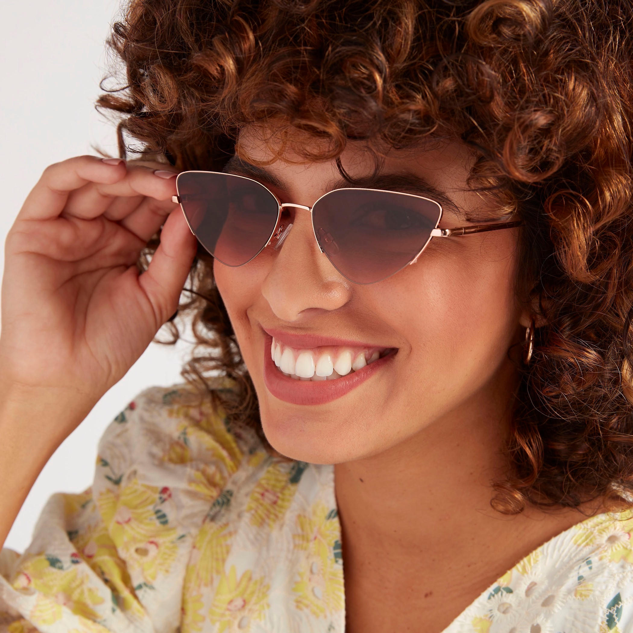 نظّارة شمسيّة بإطار عين قطة وعدسات ملوّنة ووسادات أنف-women-sunglasses-image-2