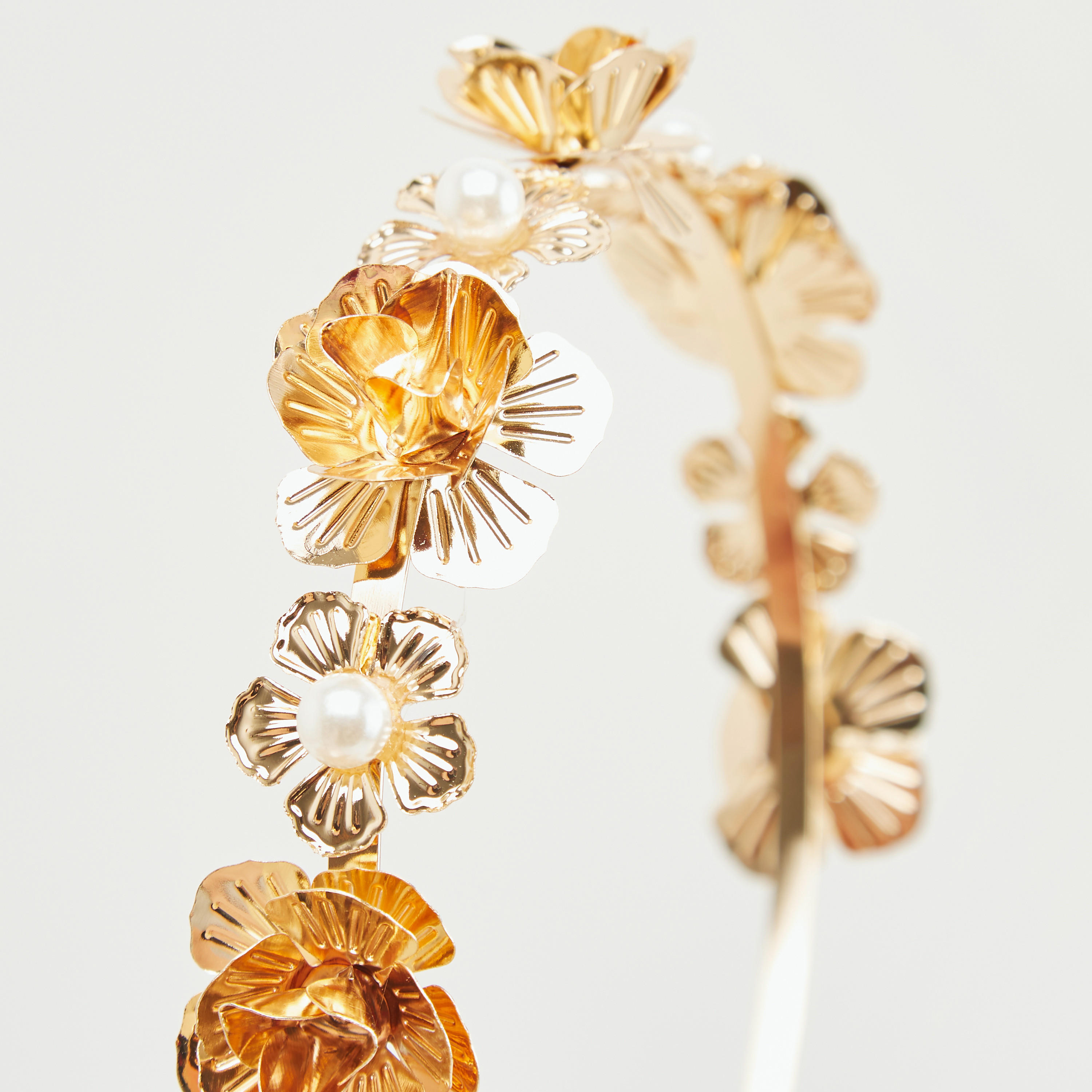 شريطة شعر ميتاليك بتصميم أزهار-women-hairaccessories-image-2