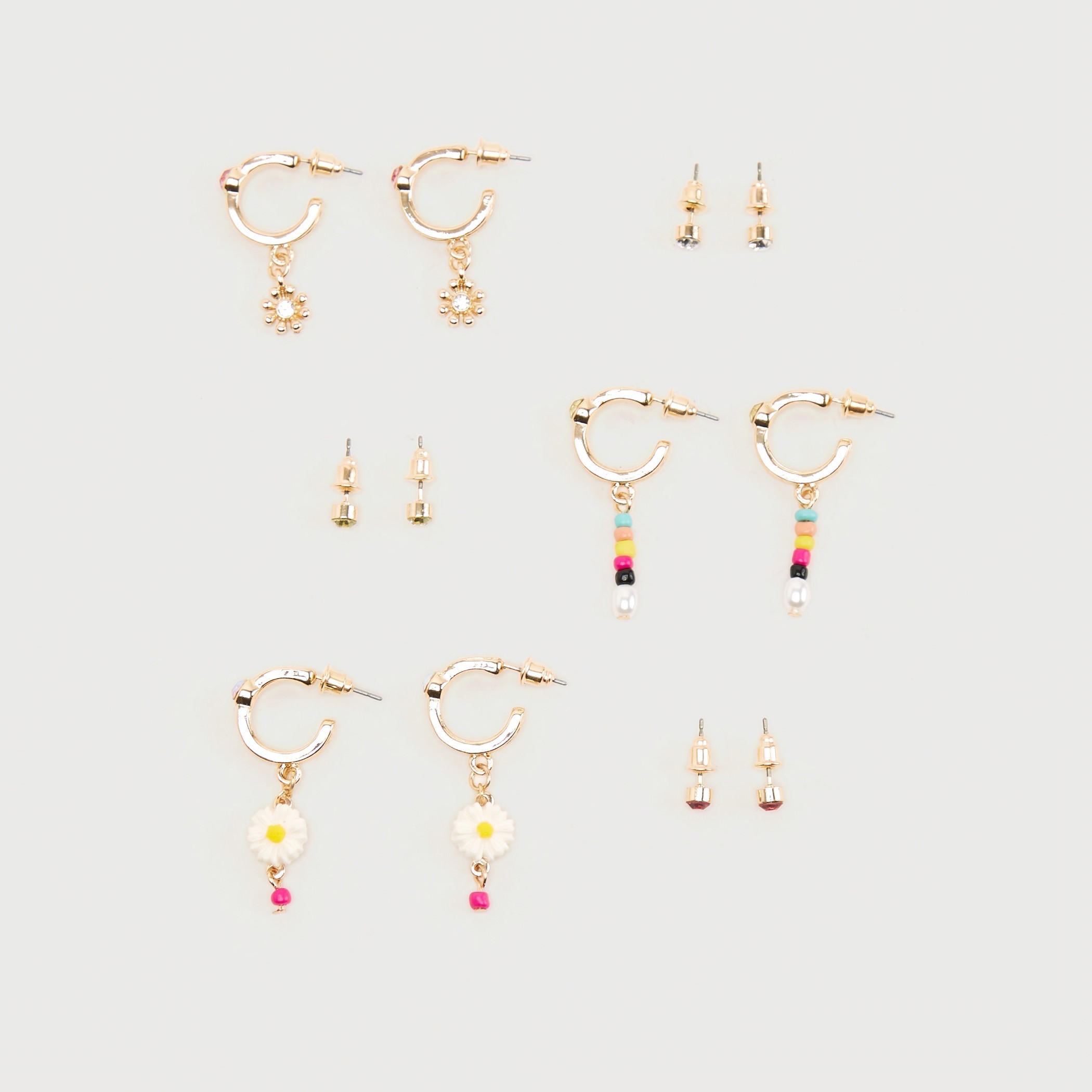 حلقان مرصّعة بتزيينات ومكبس إغلاق خلفي - طقم من 6-women-watchesandjewellery-jewellery-earrings-image-1