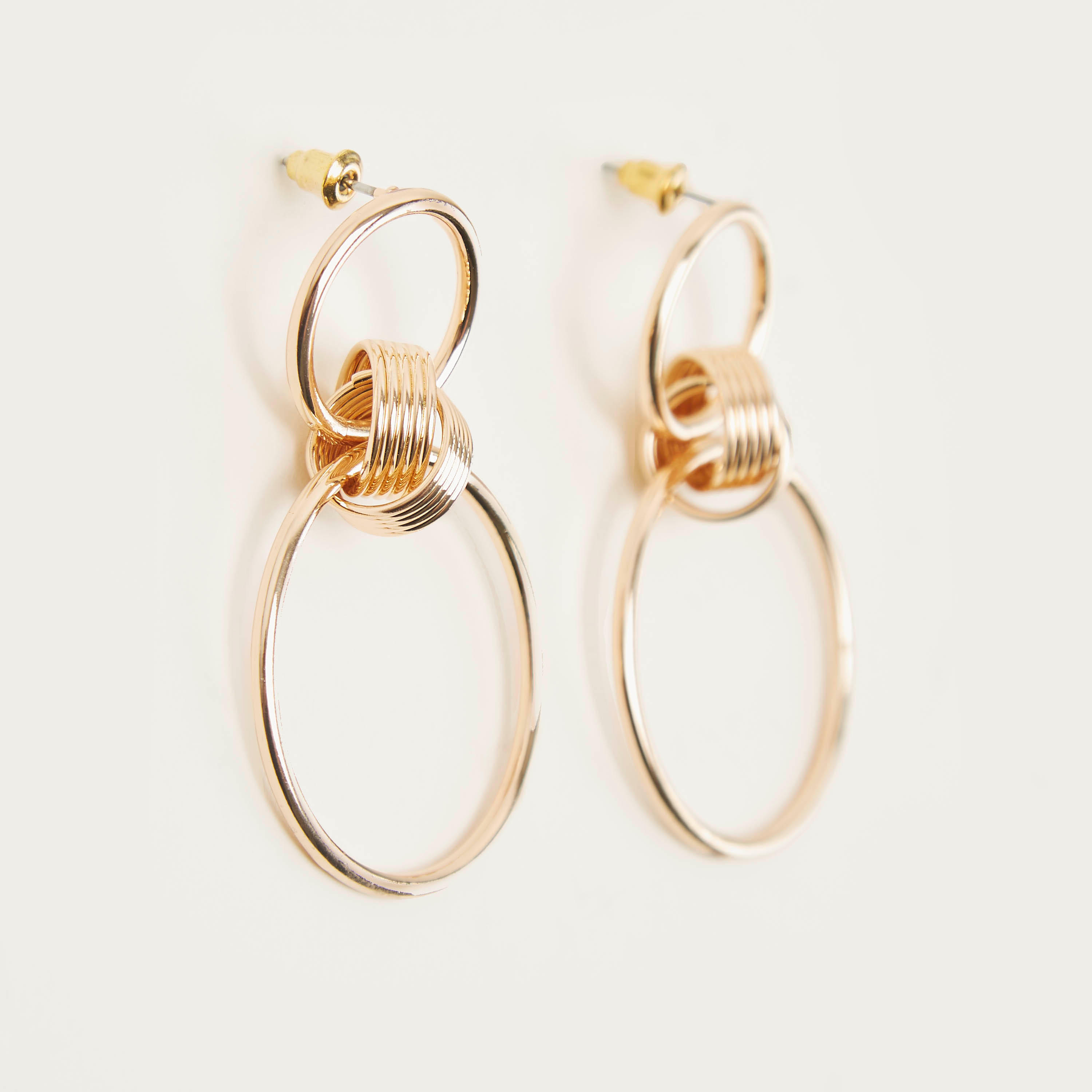 حلقان ميتاليك بمكبس إغلاق خلفي-women-watchesandjewellery-jewellery-earrings-image-1