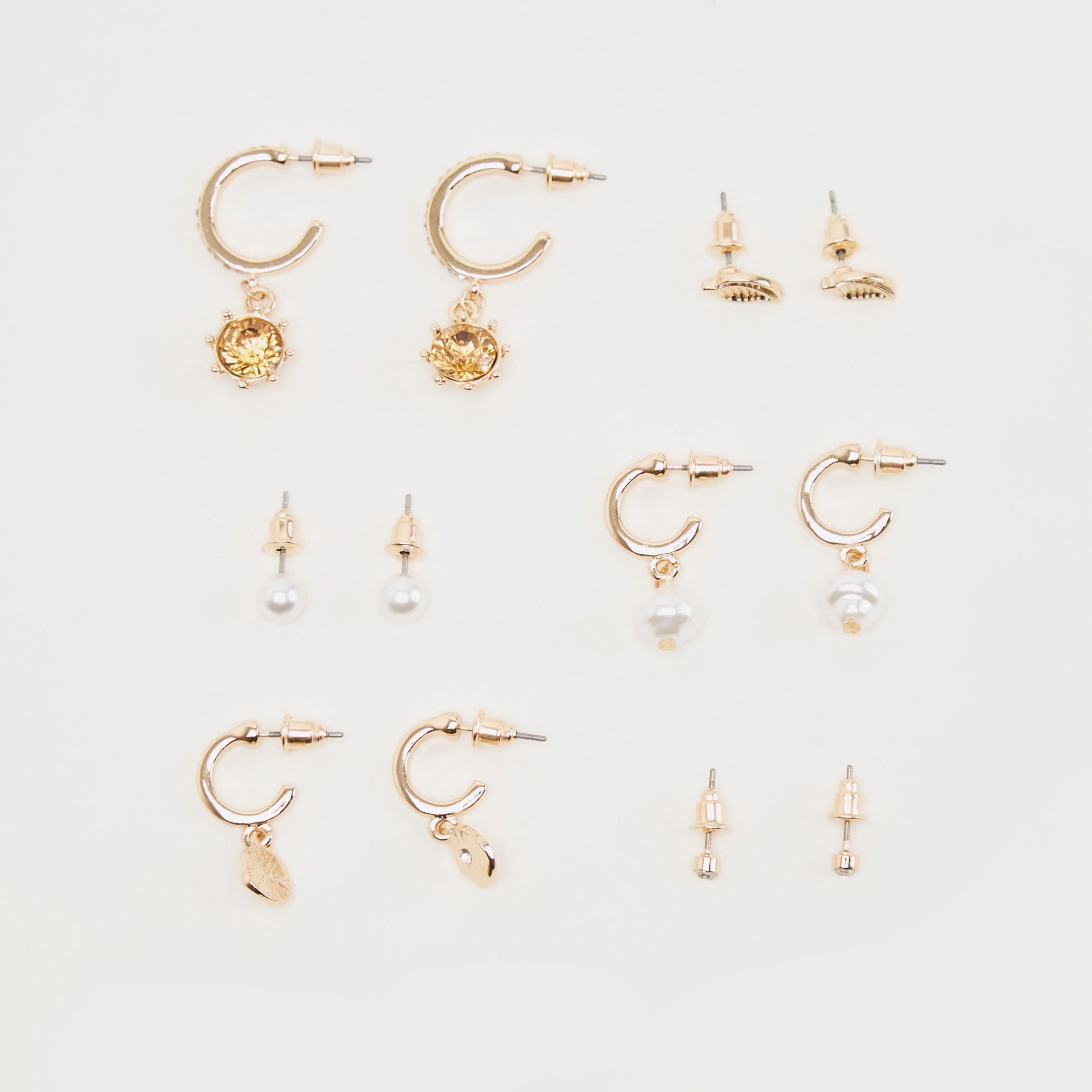 حلقان مزيّنة بمكبس إغلاق - طقم من 6-women-watchesandjewellery-jewellery-earrings-image-1