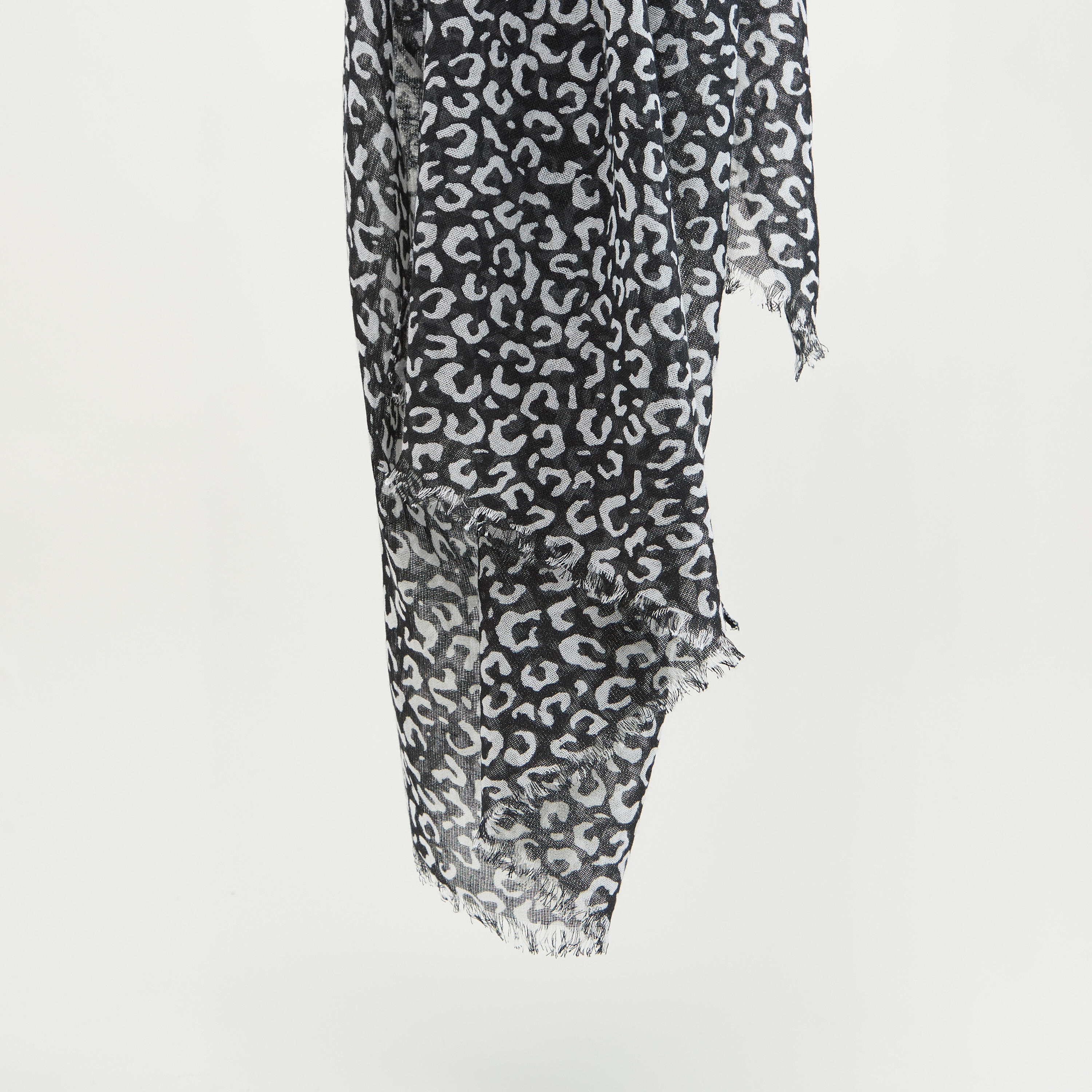وشاح بطبعات حيوانات-women-clothingaccessories-scarves-image-1