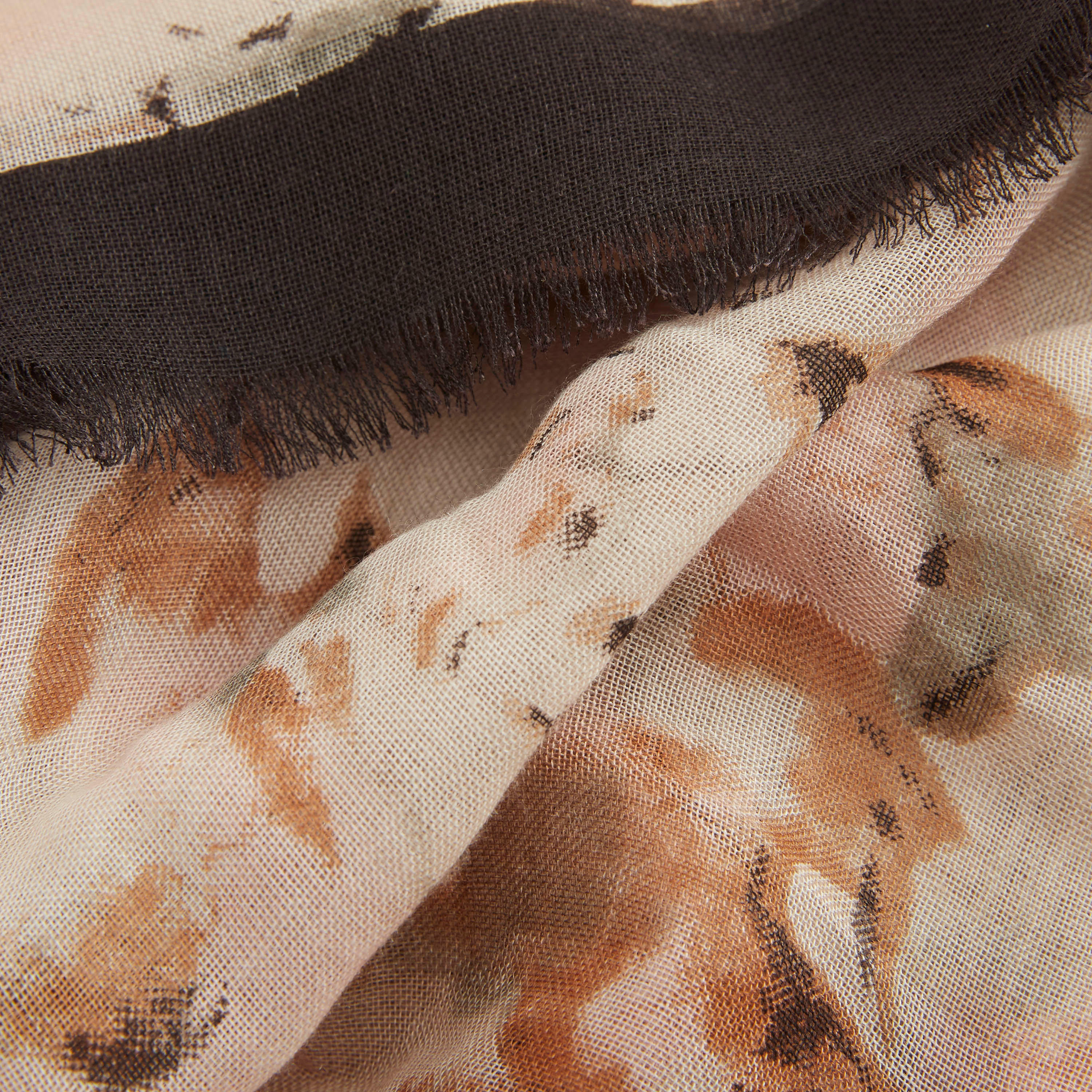 وشاح بطبعات-women-clothingaccessories-scarves-image-2