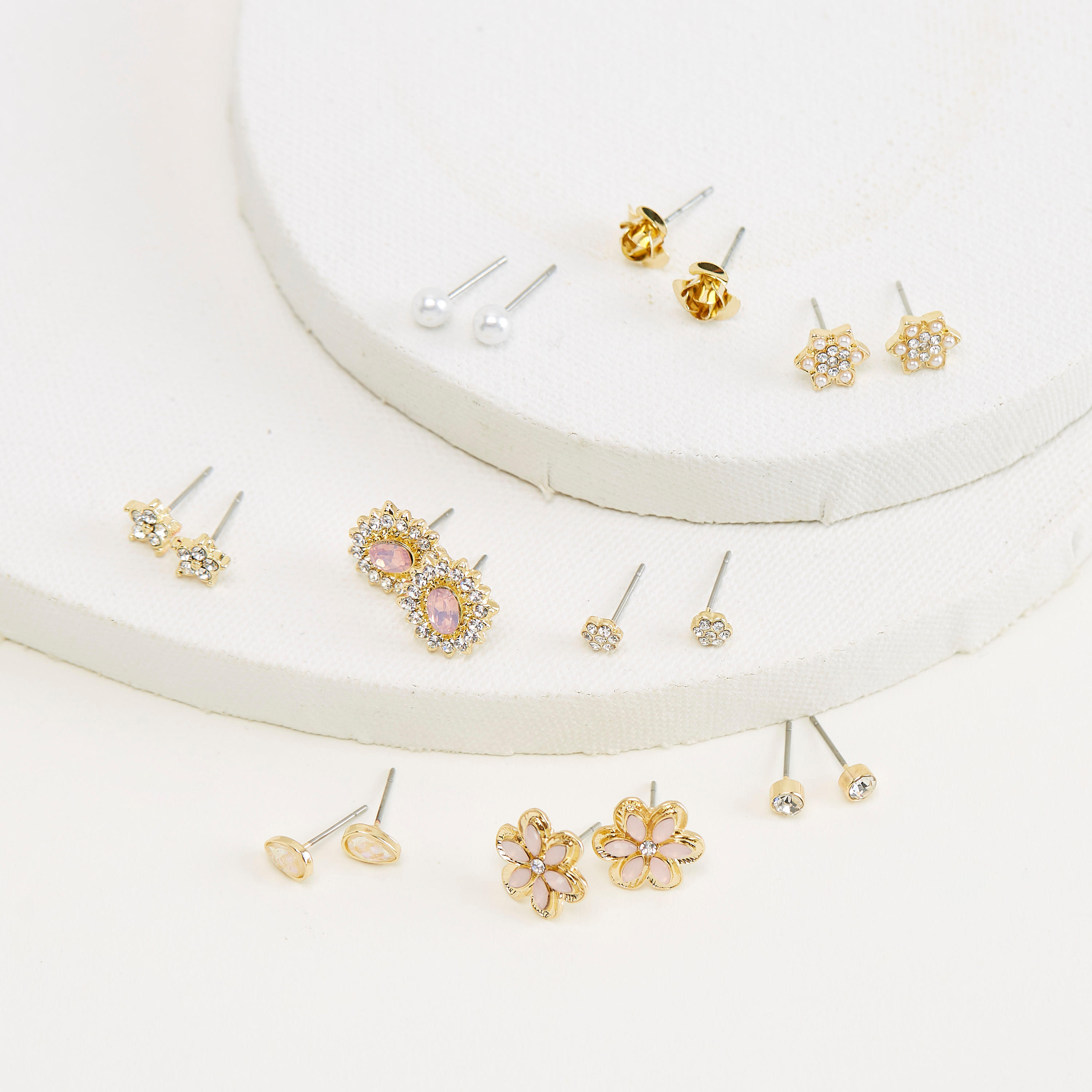 حلقان مرصّعة بتزيينات ومكبس إغلاق - طقم من 9 أزواج-women-watchesandjewellery-jewellery-earrings-image-2