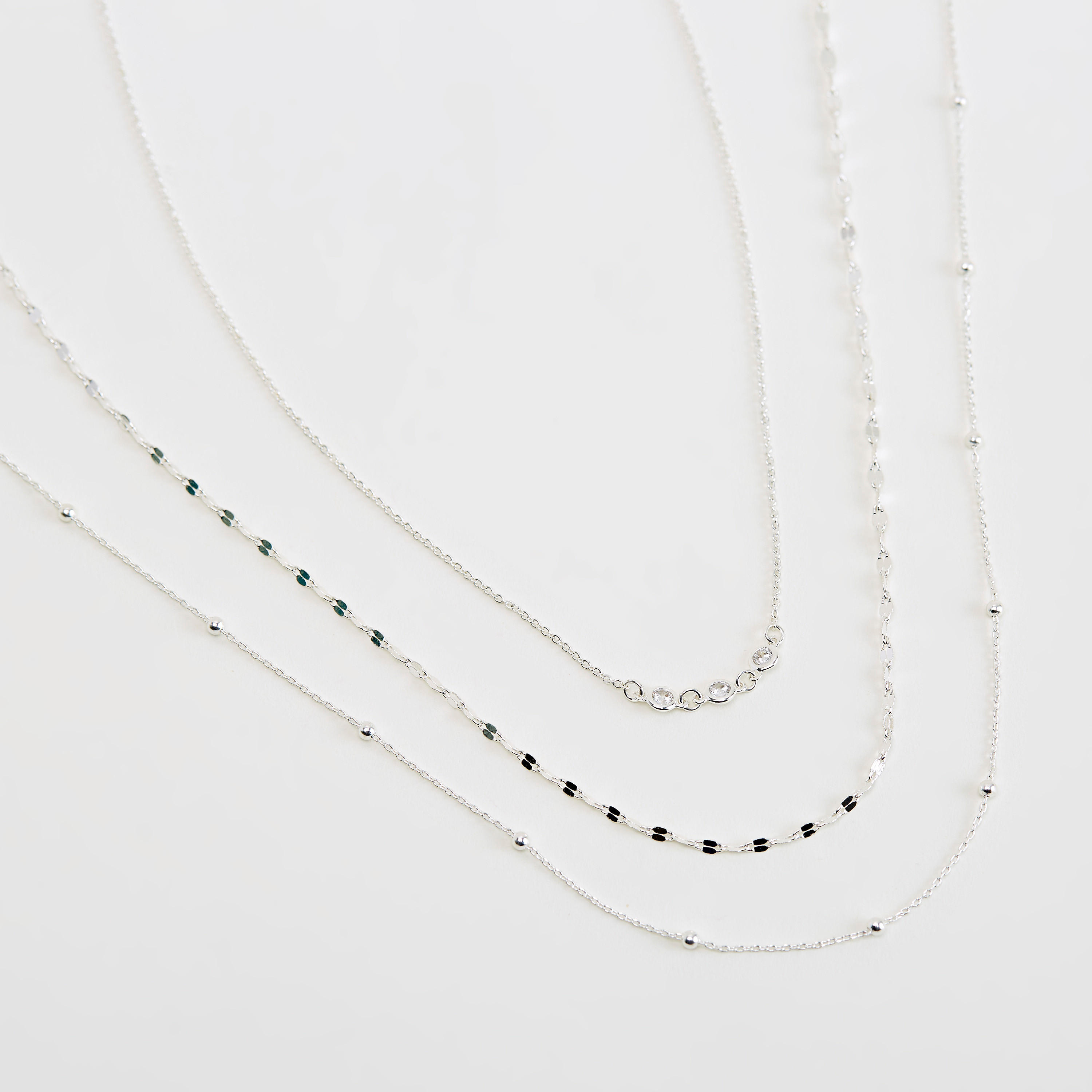 قلادة مزيّنة بمشبك إغلاق - طقم من 3 قطع-women-watchesandjewellery-jewellery-necklacesandpendants-image-1