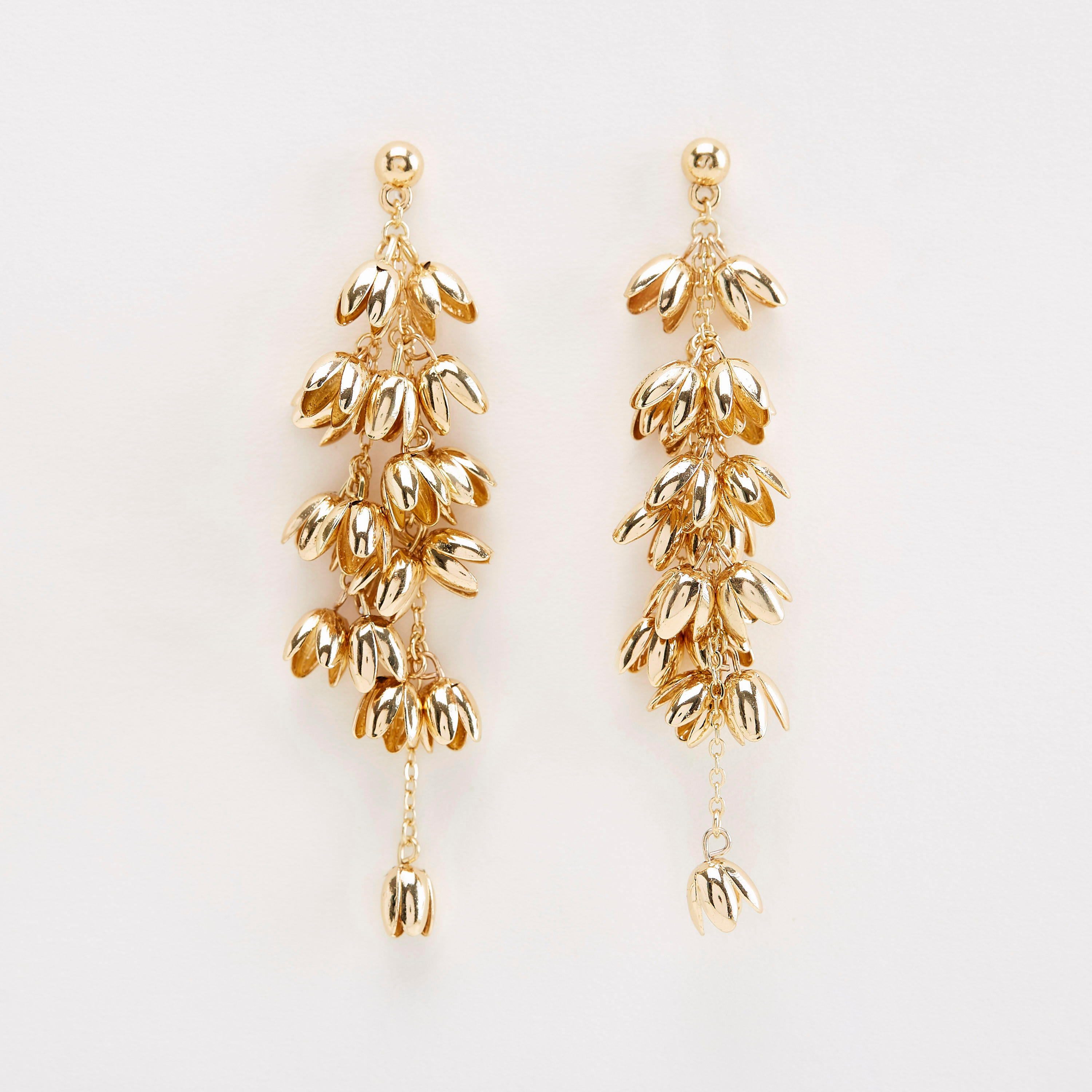 حلق متدلي ميتاليك مزيّن بمكبس إغلاق خلفي-women-watchesandjewellery-jewellery-earrings-image-3